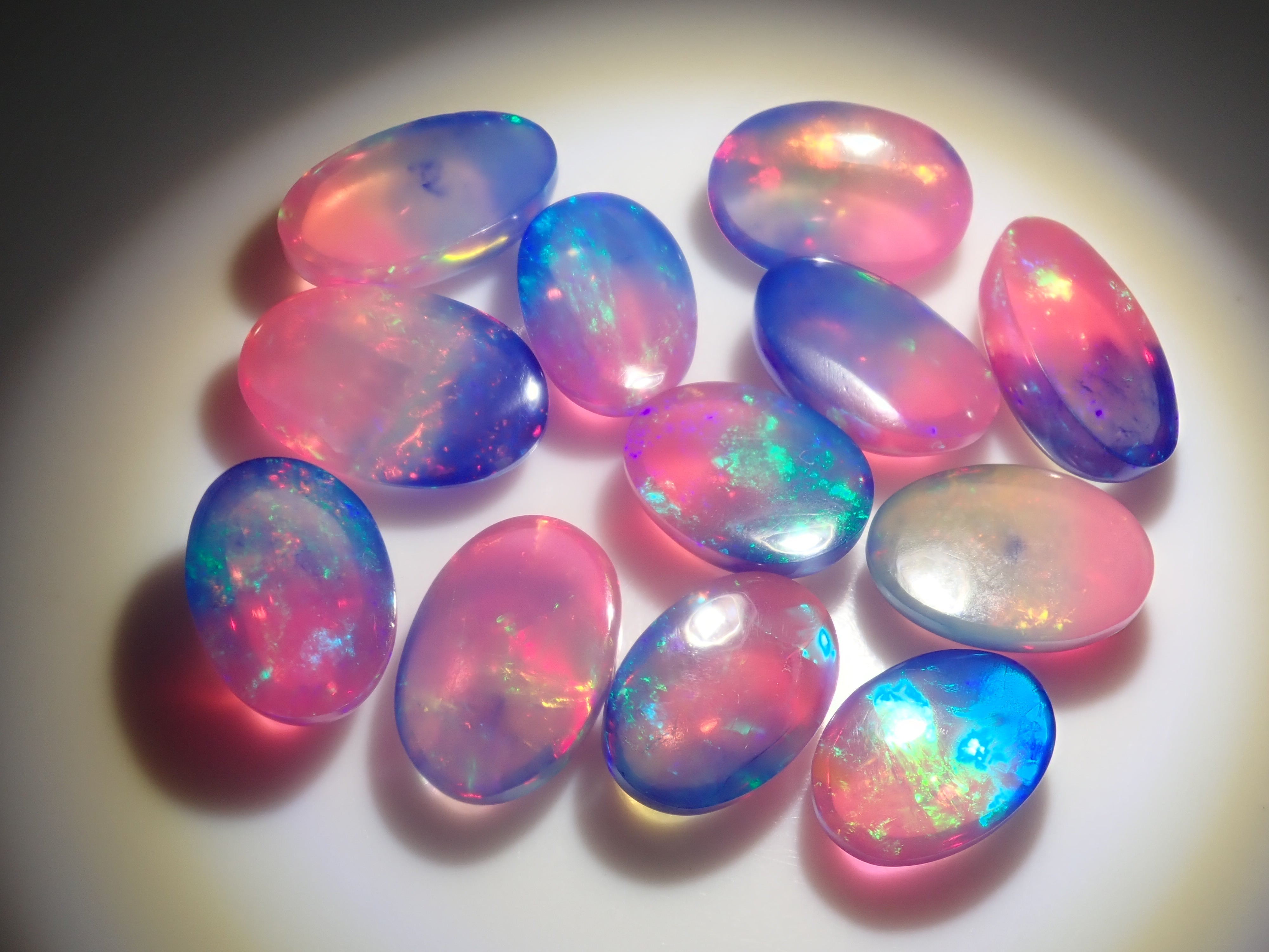[On sale May 29th at 10 PM] "Checker x Sui" Koshu Kiseki Cut Mexican Fire Opal (usually 79,800 yen) Gacha with only 10 stones available. Win a Fire Opal (and receive one Contraluz!). [Multiple purchase discount available]