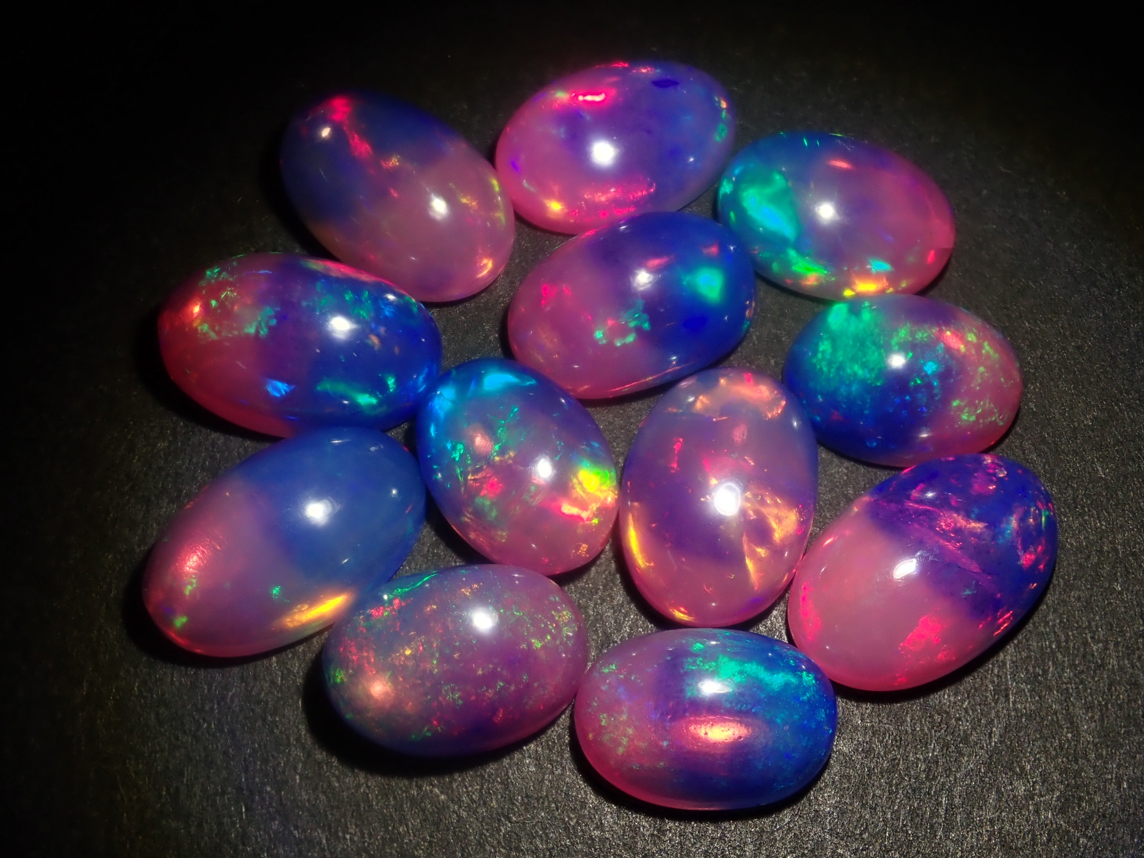 [On sale May 29th at 10 PM] "Checker x Sui" Koshu Kiseki Cut Mexican Fire Opal (usually 79,800 yen) Gacha with only 10 stones available. Win a Fire Opal (and receive one Contraluz!). [Multiple purchase discount available]