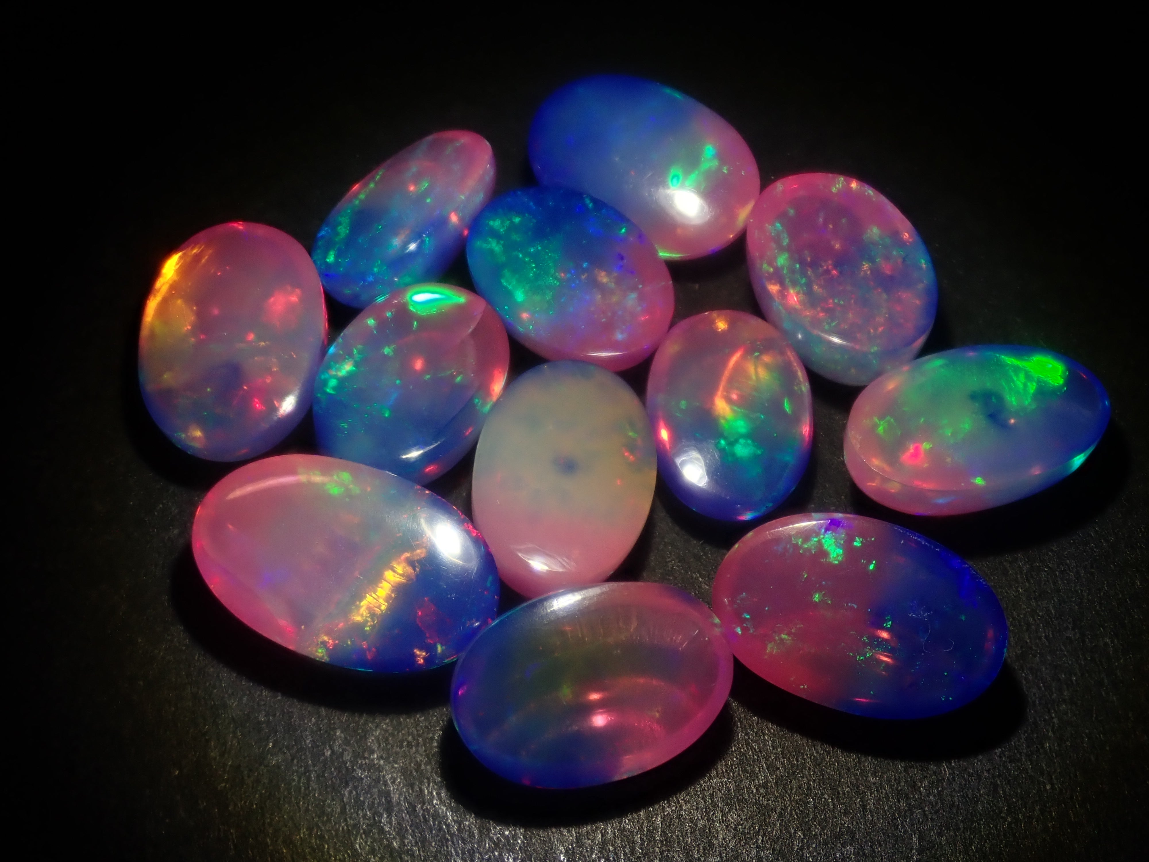 [On sale May 29th at 10 PM] "Checker x Sui" Koshu Kiseki Cut Mexican Fire Opal (usually 79,800 yen) Gacha with only 10 stones available. Win a Fire Opal (and receive one Contraluz!). [Multiple purchase discount available]
