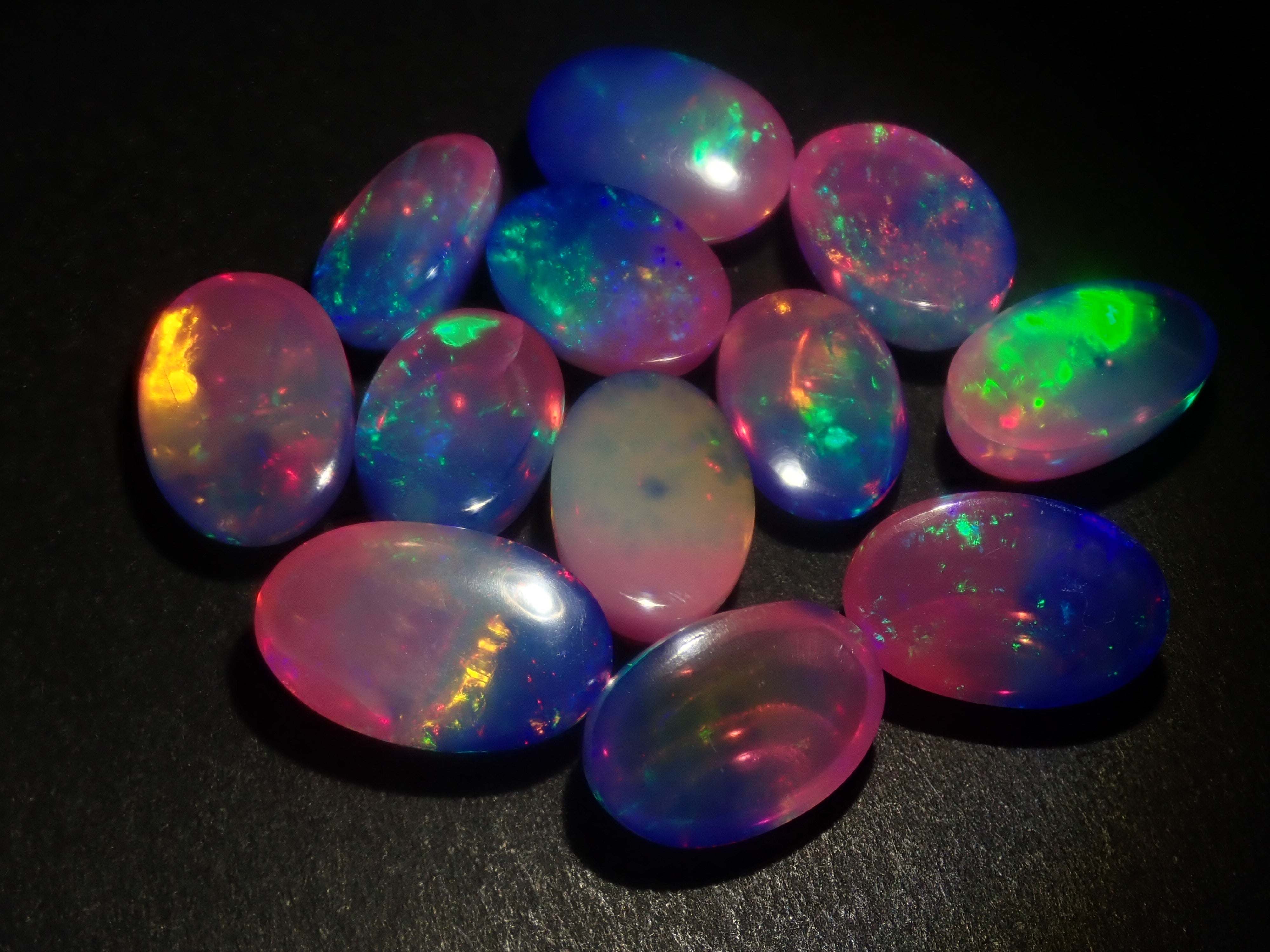 [On sale May 29th at 10 PM] "Checker x Sui" Koshu Kiseki Cut Mexican Fire Opal (usually 79,800 yen) Gacha with only 10 stones available. Win a Fire Opal (and receive one Contraluz!). [Multiple purchase discount available]