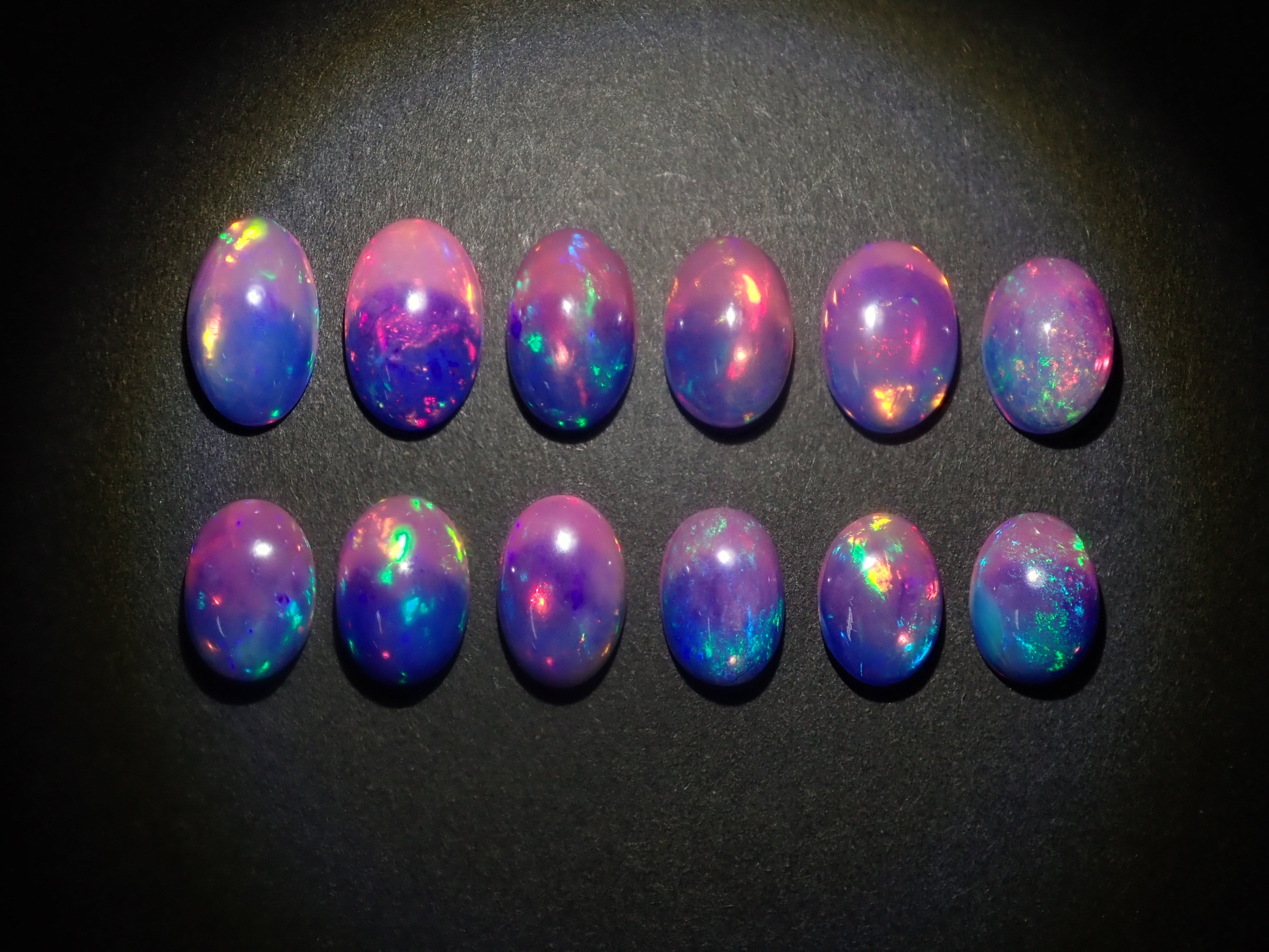 [On sale May 29th at 10 PM] "Checker x Sui" Koshu Kiseki Cut Mexican Fire Opal (usually 79,800 yen) Gacha with only 10 stones available. Win a Fire Opal (and receive one Contraluz!). [Multiple purchase discount available]