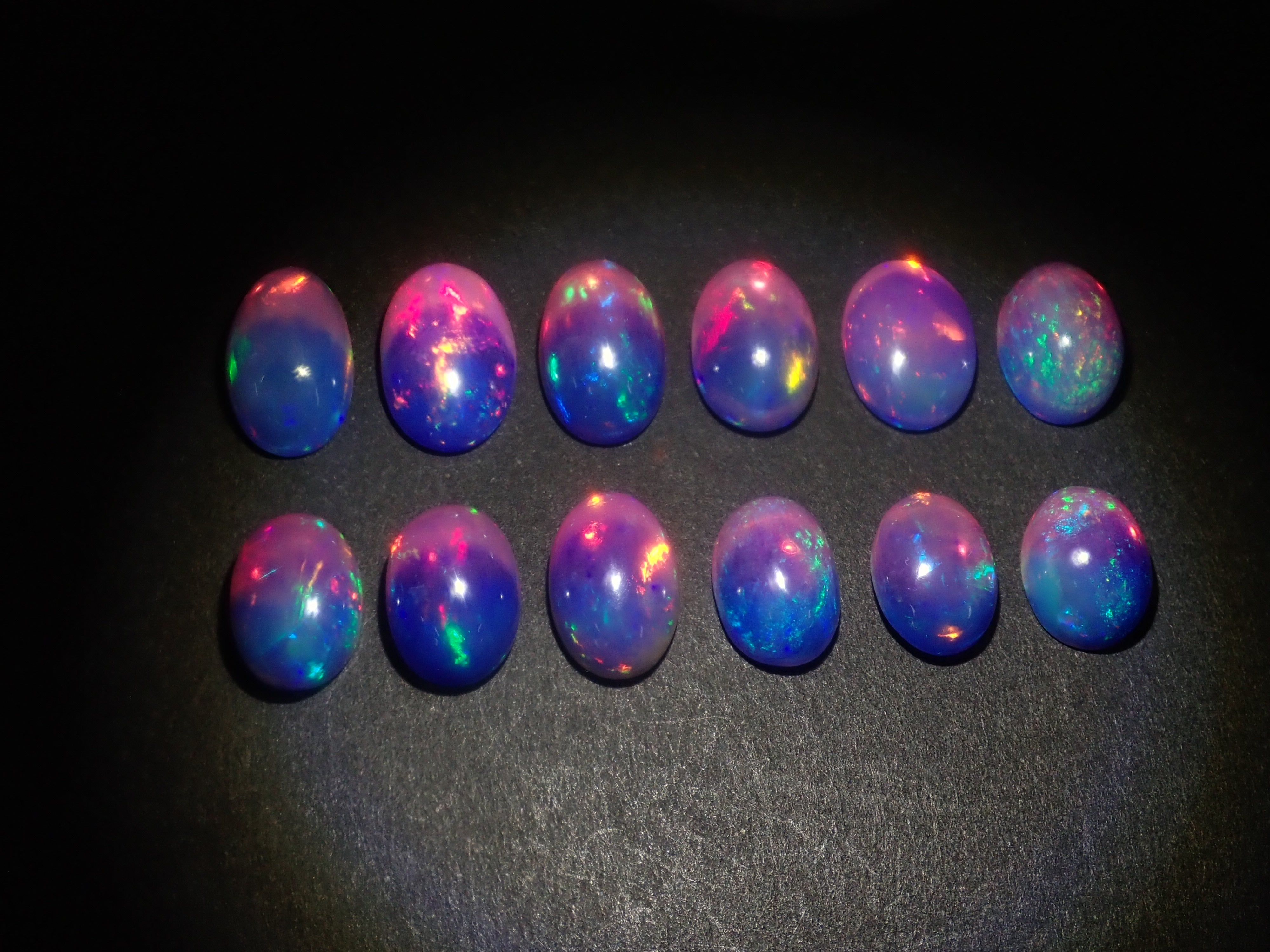[On sale May 29th at 10 PM] "Checker x Sui" Koshu Kiseki Cut Mexican Fire Opal (usually 79,800 yen) Gacha with only 10 stones available. Win a Fire Opal (and receive one Contraluz!). [Multiple purchase discount available]