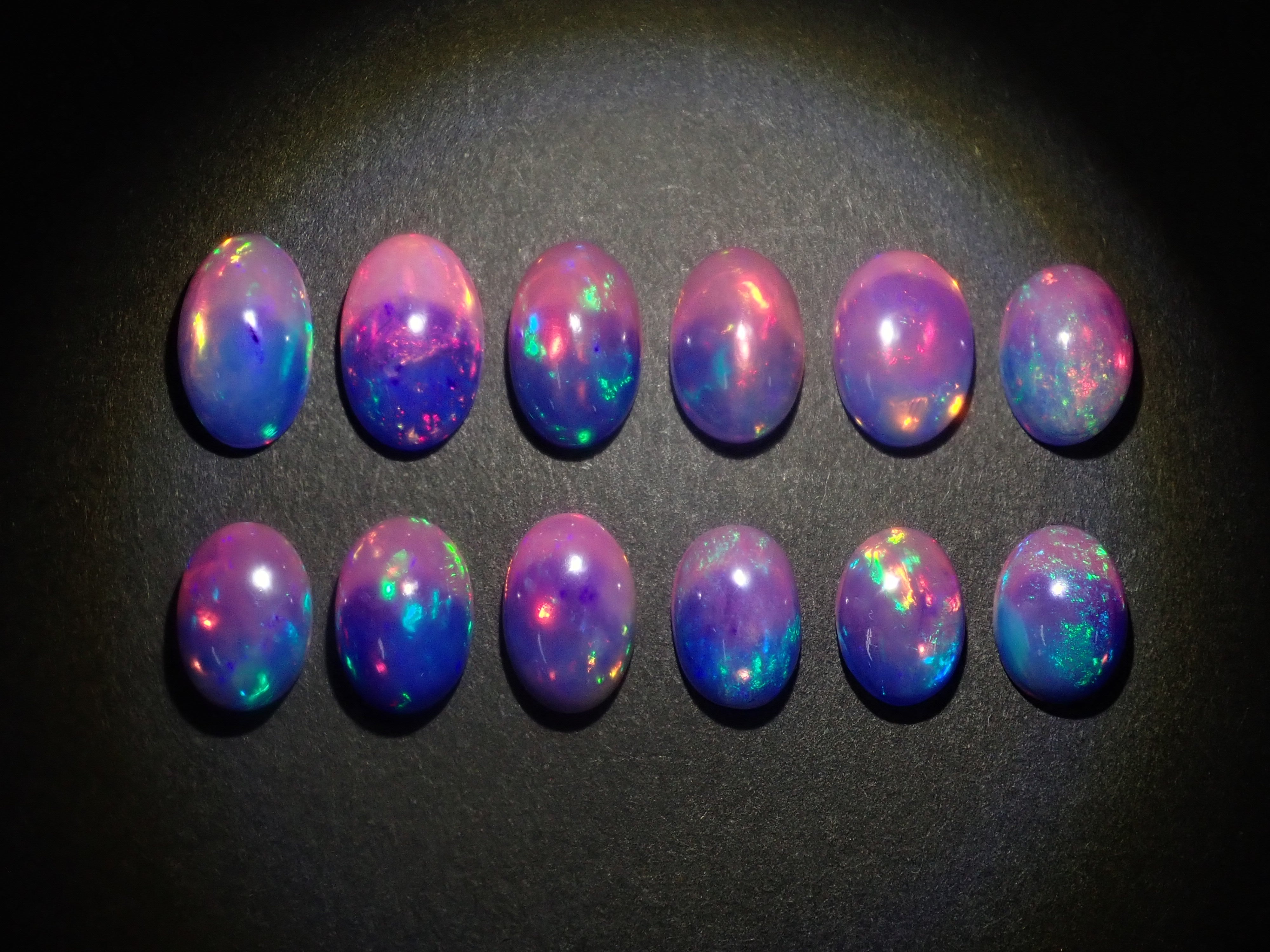 [On sale May 29th at 10 PM] "Checker x Sui" Koshu Kiseki Cut Mexican Fire Opal (usually 79,800 yen) Gacha with only 10 stones available. Win a Fire Opal (and receive one Contraluz!). [Multiple purchase discount available]
