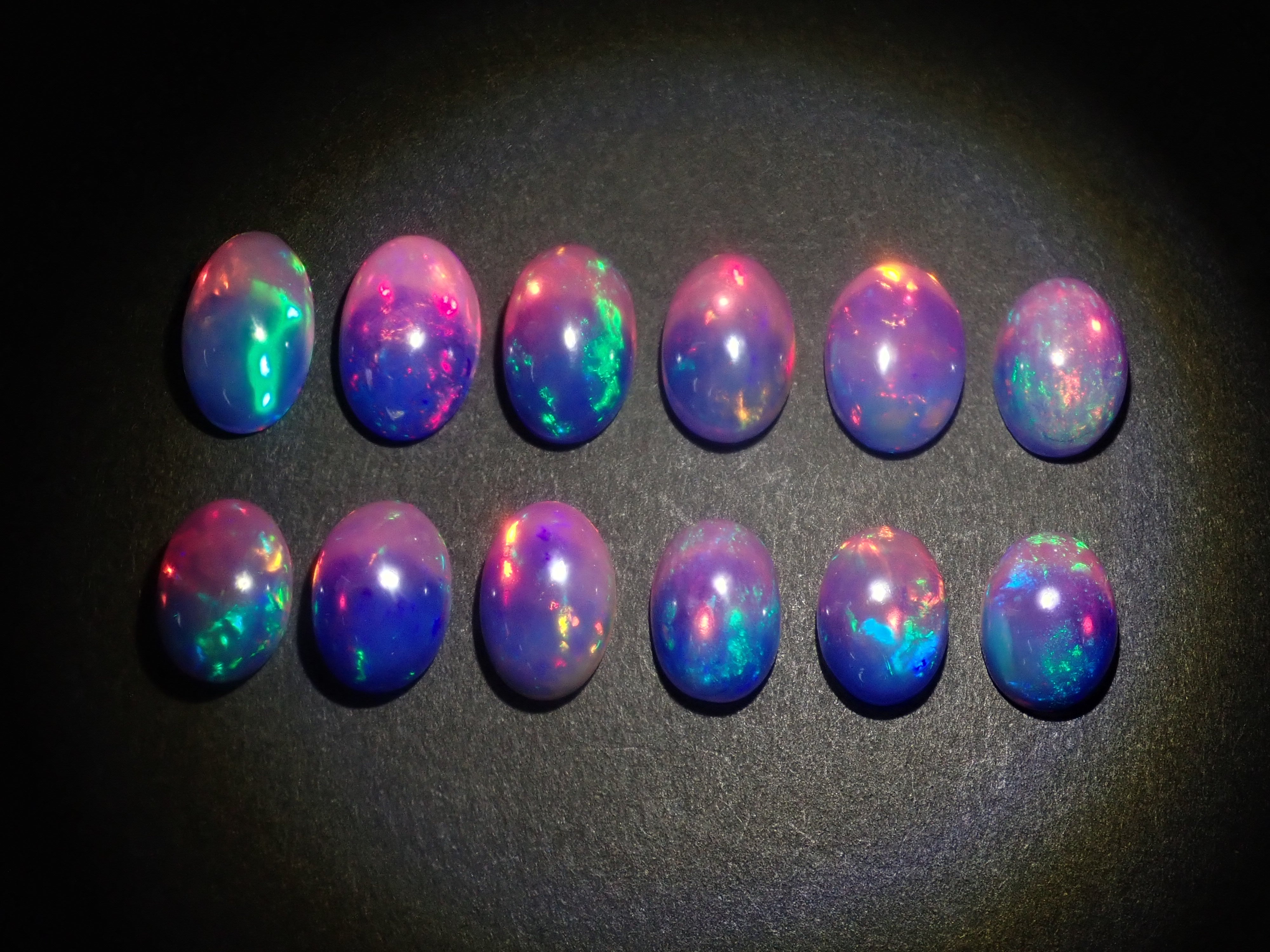 [On sale May 29th at 10 PM] "Checker x Sui" Koshu Kiseki Cut Mexican Fire Opal (usually 79,800 yen) Gacha with only 10 stones available. Win a Fire Opal (and receive one Contraluz!). [Multiple purchase discount available]
