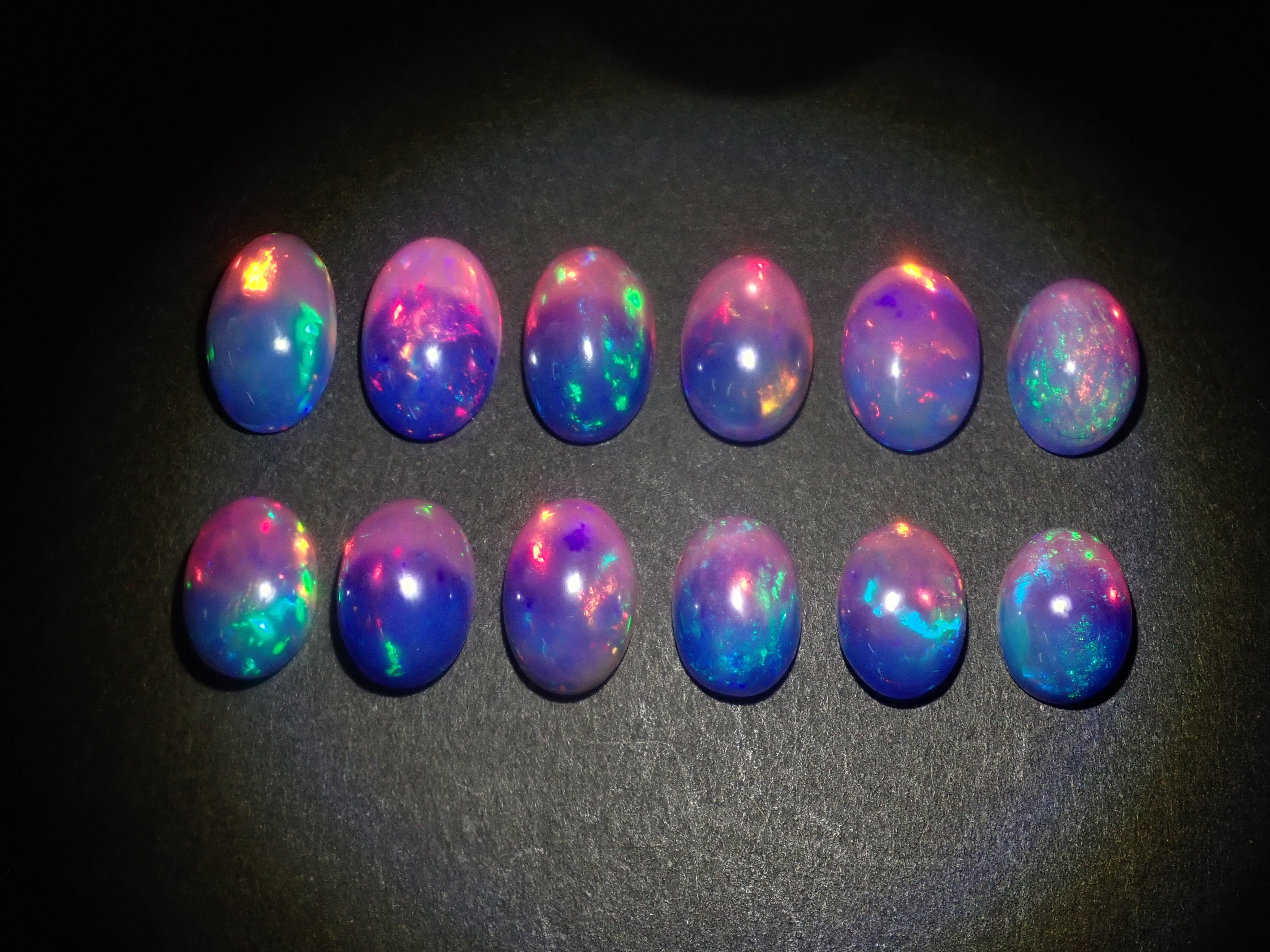 [On sale May 29th at 10 PM] "Checker x Sui" Koshu Kiseki Cut Mexican Fire Opal (usually 79,800 yen) Gacha with only 10 stones available. Win a Fire Opal (and receive one Contraluz!). [Multiple purchase discount available]
