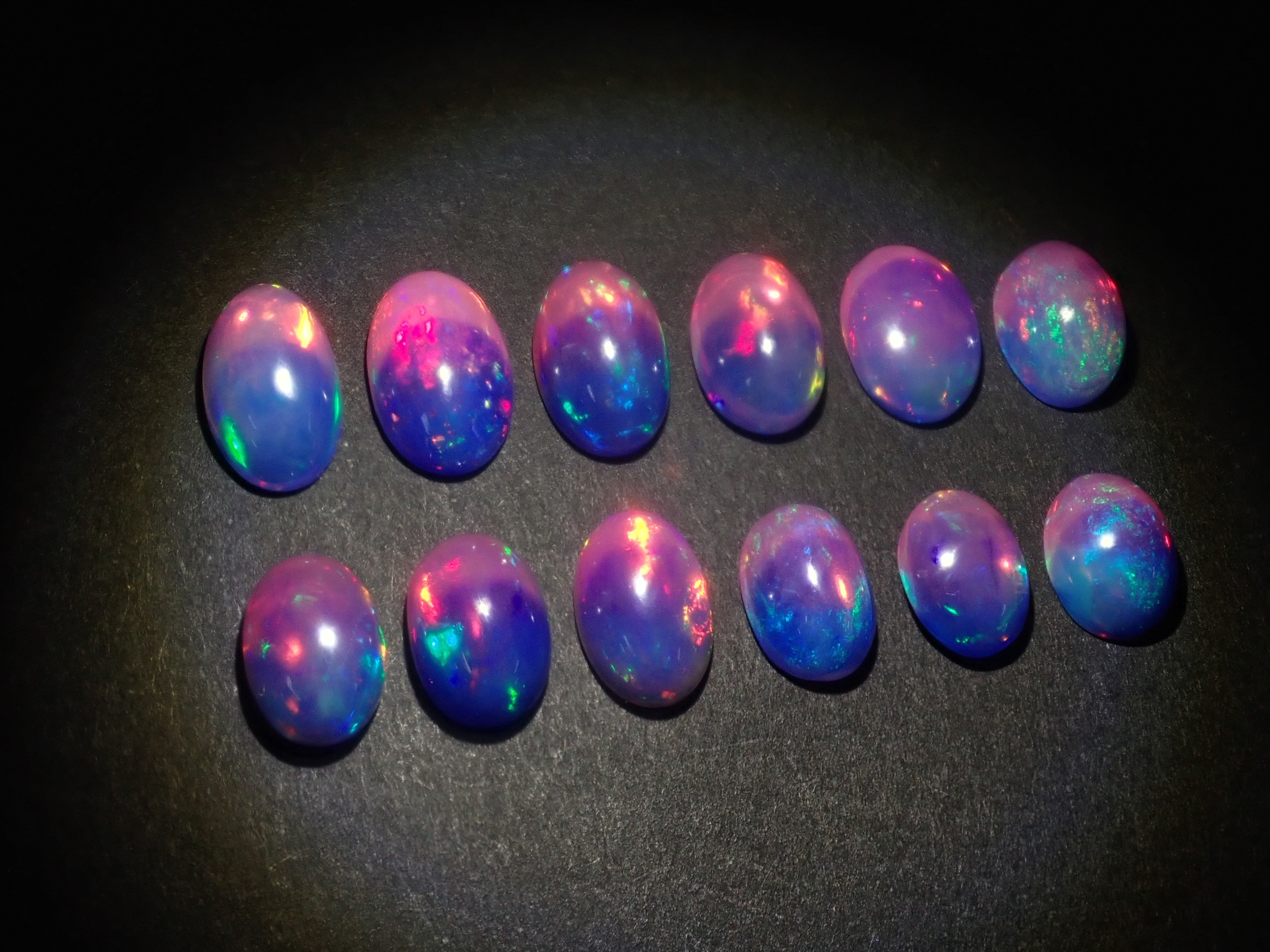 [On sale May 29th at 10 PM] "Checker x Sui" Koshu Kiseki Cut Mexican Fire Opal (usually 79,800 yen) Gacha with only 10 stones available. Win a Fire Opal (and receive one Contraluz!). [Multiple purchase discount available]