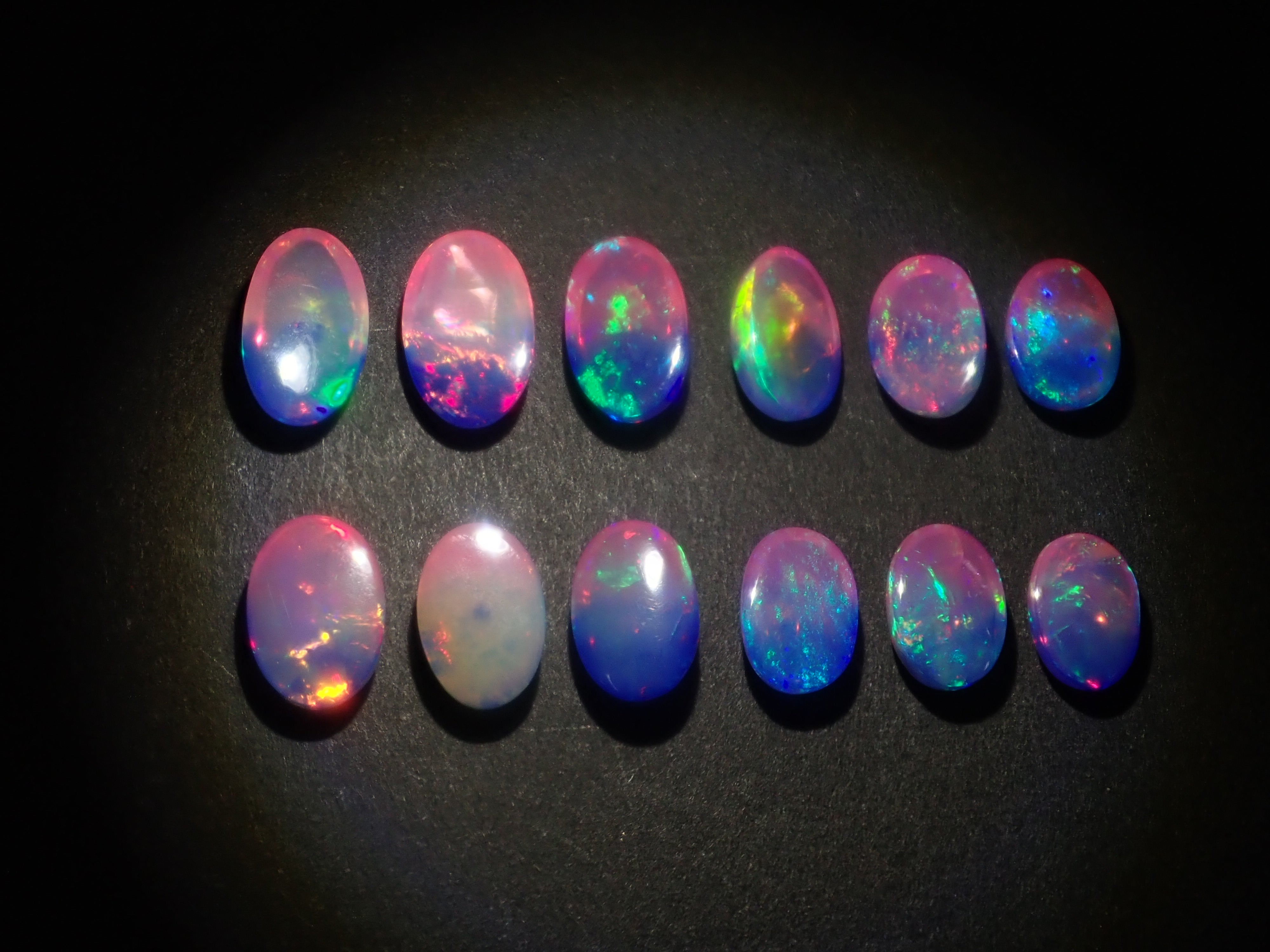 [On sale May 29th at 10 PM] "Checker x Sui" Koshu Kiseki Cut Mexican Fire Opal (usually 79,800 yen) Gacha with only 10 stones available. Win a Fire Opal (and receive one Contraluz!). [Multiple purchase discount available]