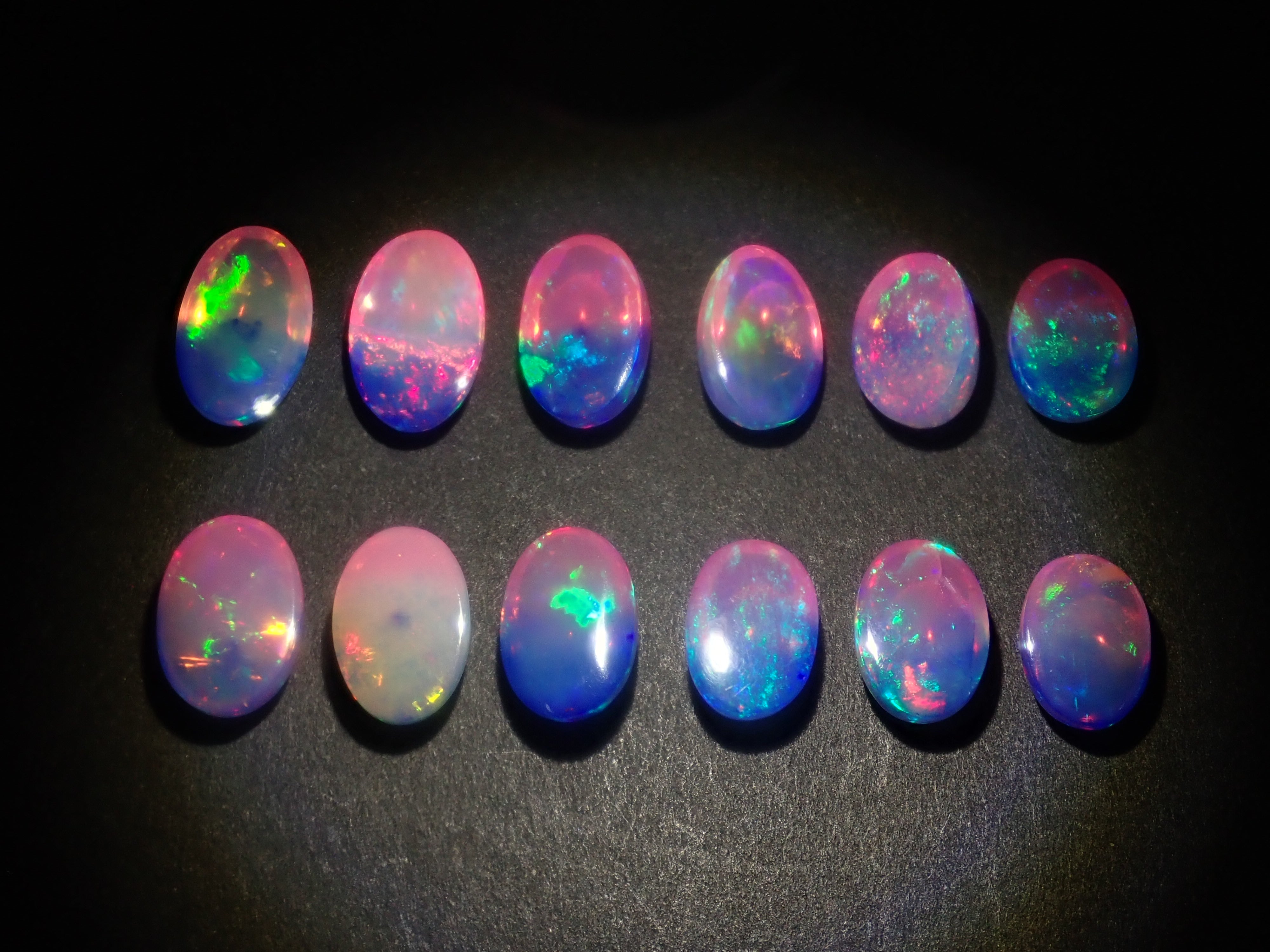 [On sale May 29th at 10 PM] "Checker x Sui" Koshu Kiseki Cut Mexican Fire Opal (usually 79,800 yen) Gacha with only 10 stones available. Win a Fire Opal (and receive one Contraluz!). [Multiple purchase discount available]