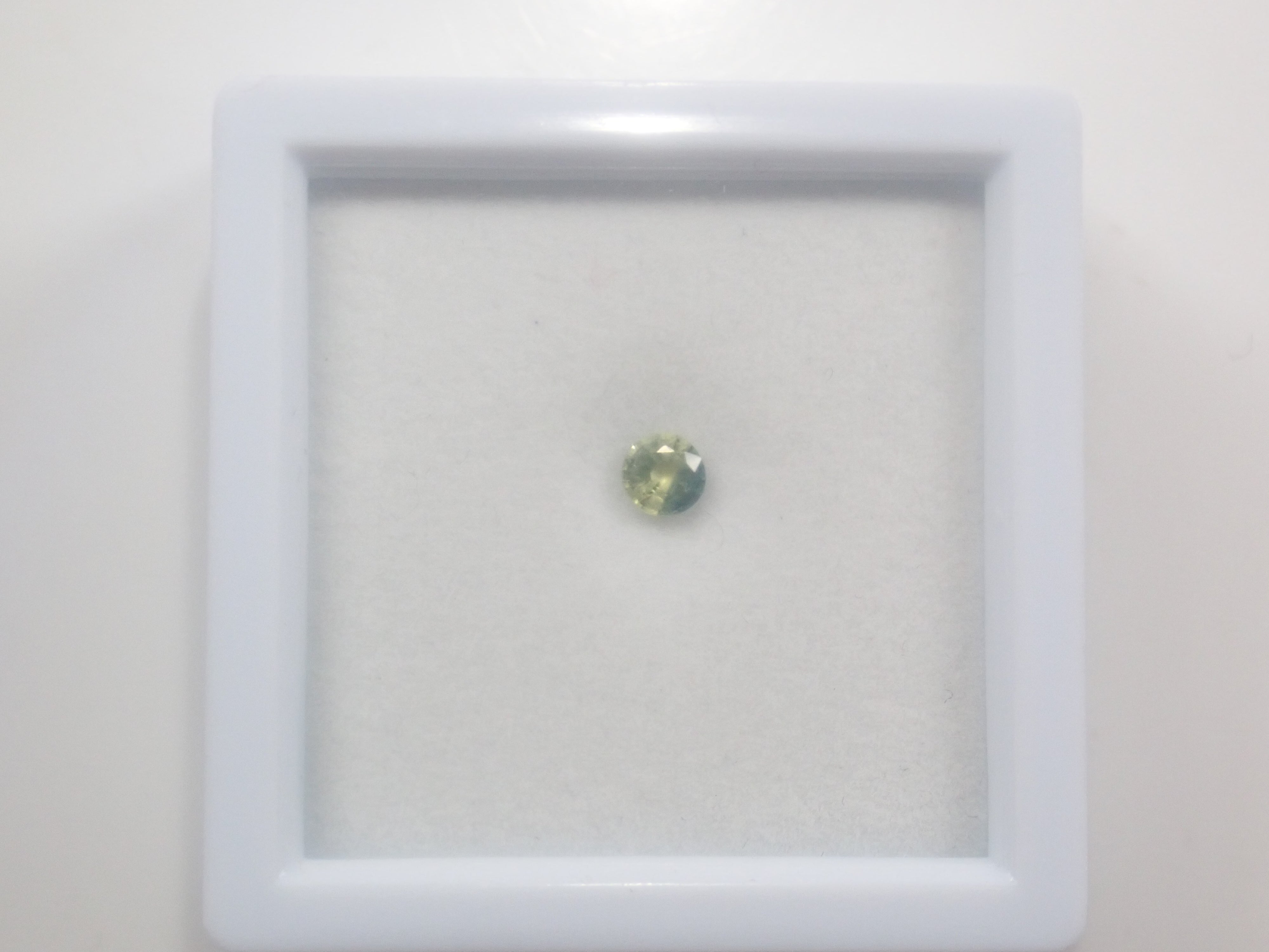 Limited to 10 stones: Madagascar pink sapphire (heart-shaped, including padparadscha color, approximately 3 x 2.3 mm) [Multiple purchase discounts available]