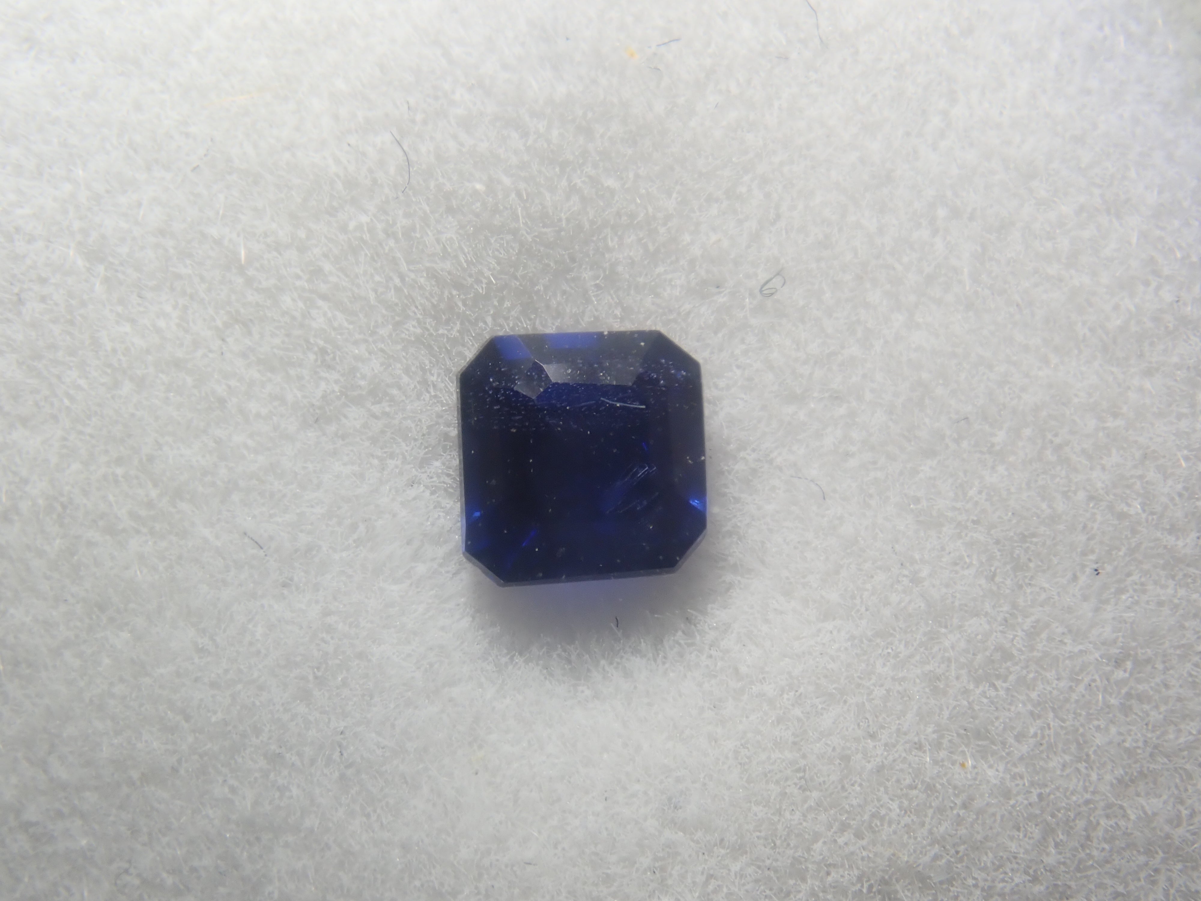 Limited to 10 stones: Madagascar pink sapphire (heart-shaped, including padparadscha color, approximately 3 x 2.3 mm) [Multiple purchase discounts available]