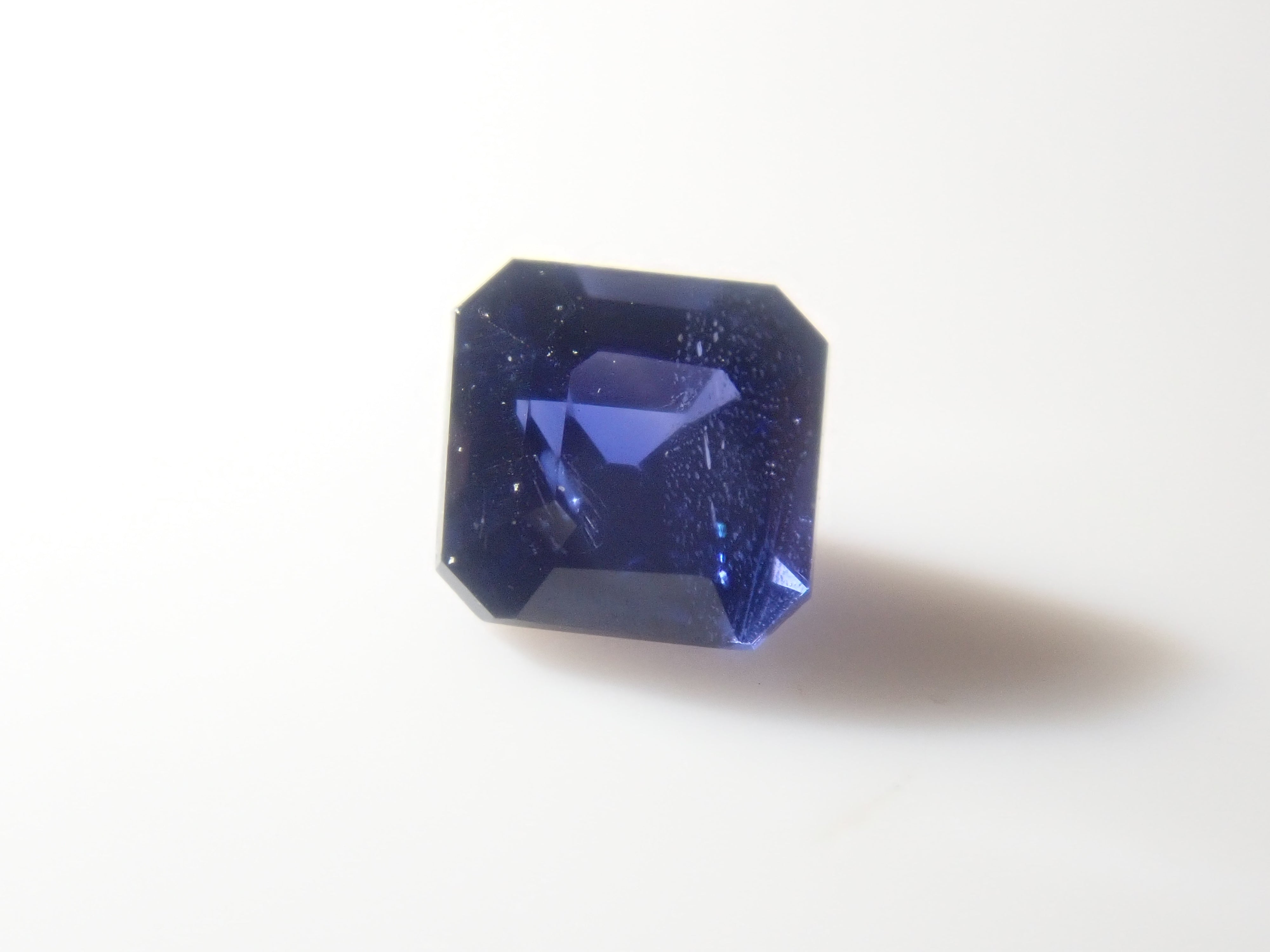 Limited to 10 stones: Madagascar pink sapphire (heart-shaped, including padparadscha color, approximately 3 x 2.3 mm) [Multiple purchase discounts available]