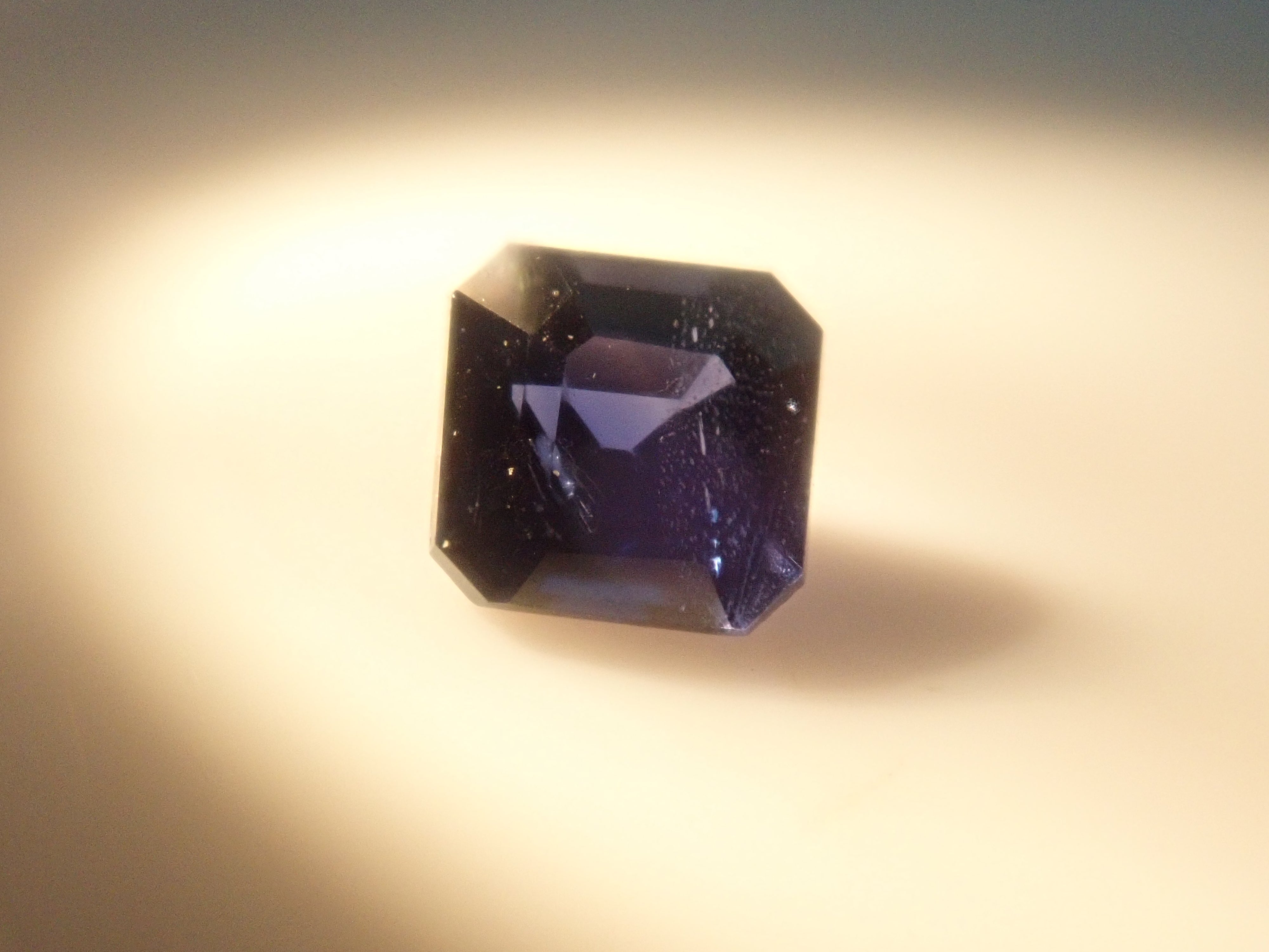 Limited to 10 stones: Madagascar pink sapphire (heart-shaped, including padparadscha color, approximately 3 x 2.3 mm) [Multiple purchase discounts available]