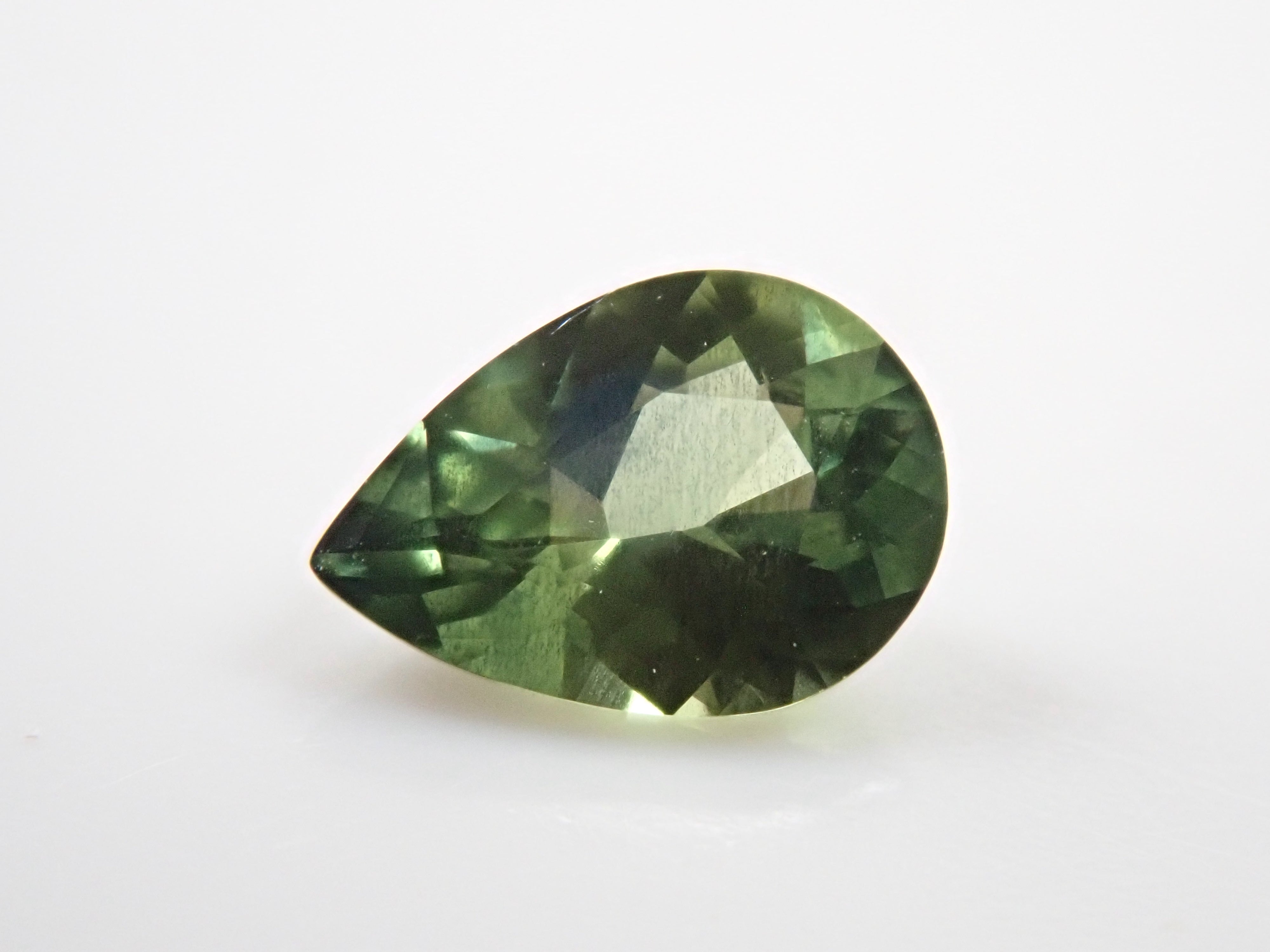 [On sale August 27th at 10 PM] Sri Lankan green sapphire 0.354ct loose stone with certificate