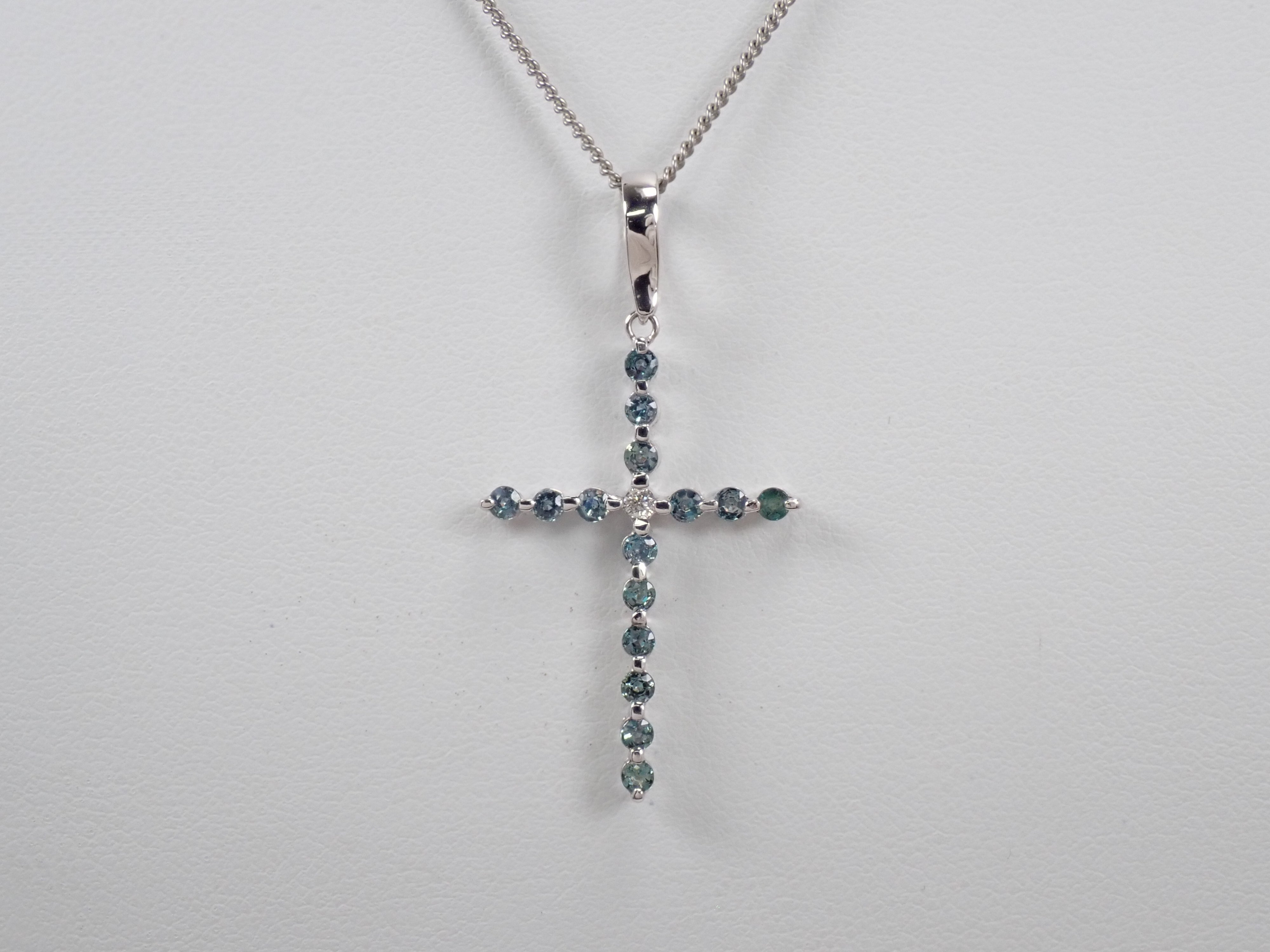 【22602715掲載】【カラフリ】K18WG アレキサンドライト 0.64ct ダイヤモンド0.04ctペンダントトップ（ネックレストップ）鑑別書
