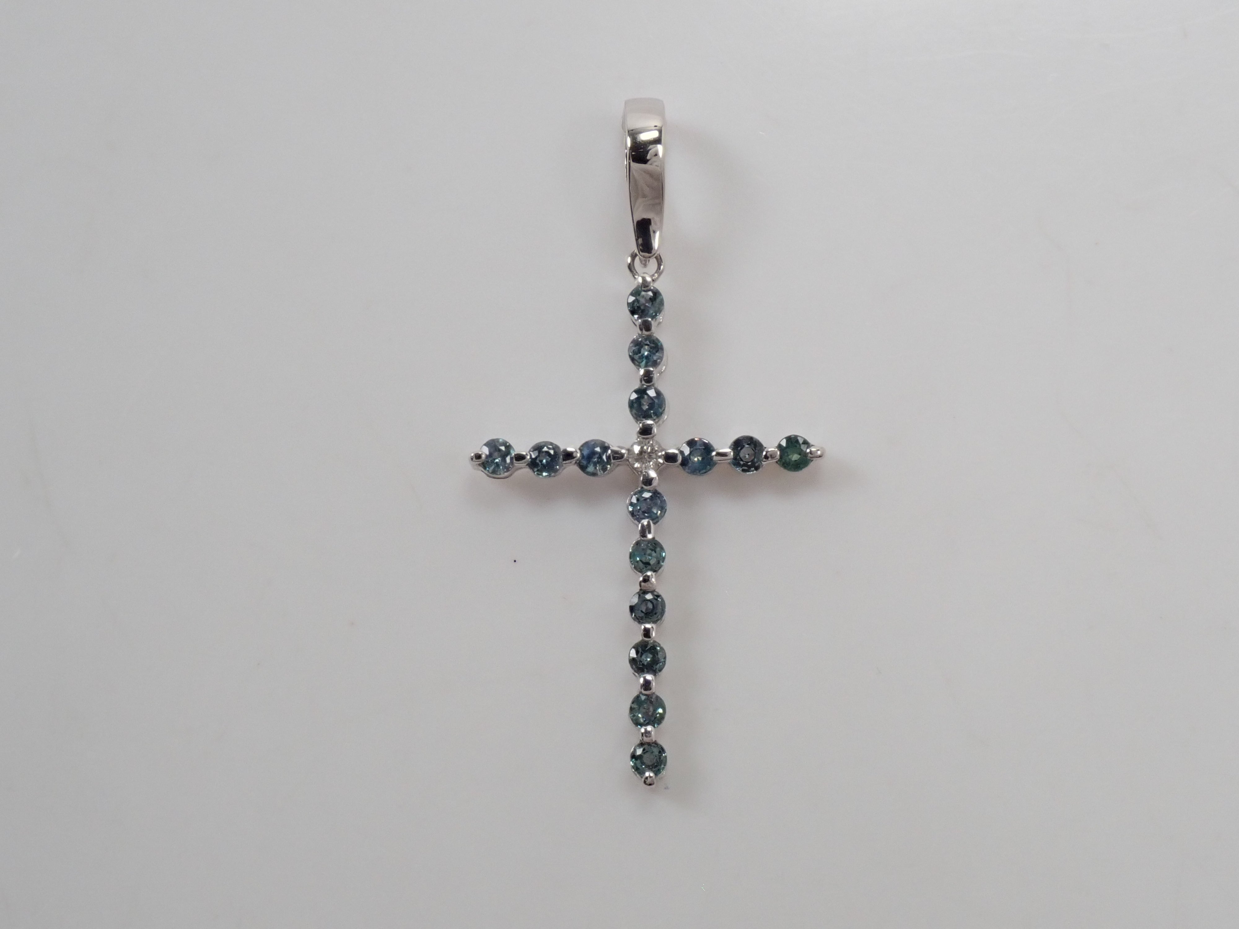 【22602715掲載】【カラフリ】K18WG アレキサンドライト 0.64ct ダイヤモンド0.04ctペンダントトップ（ネックレストップ）鑑別書