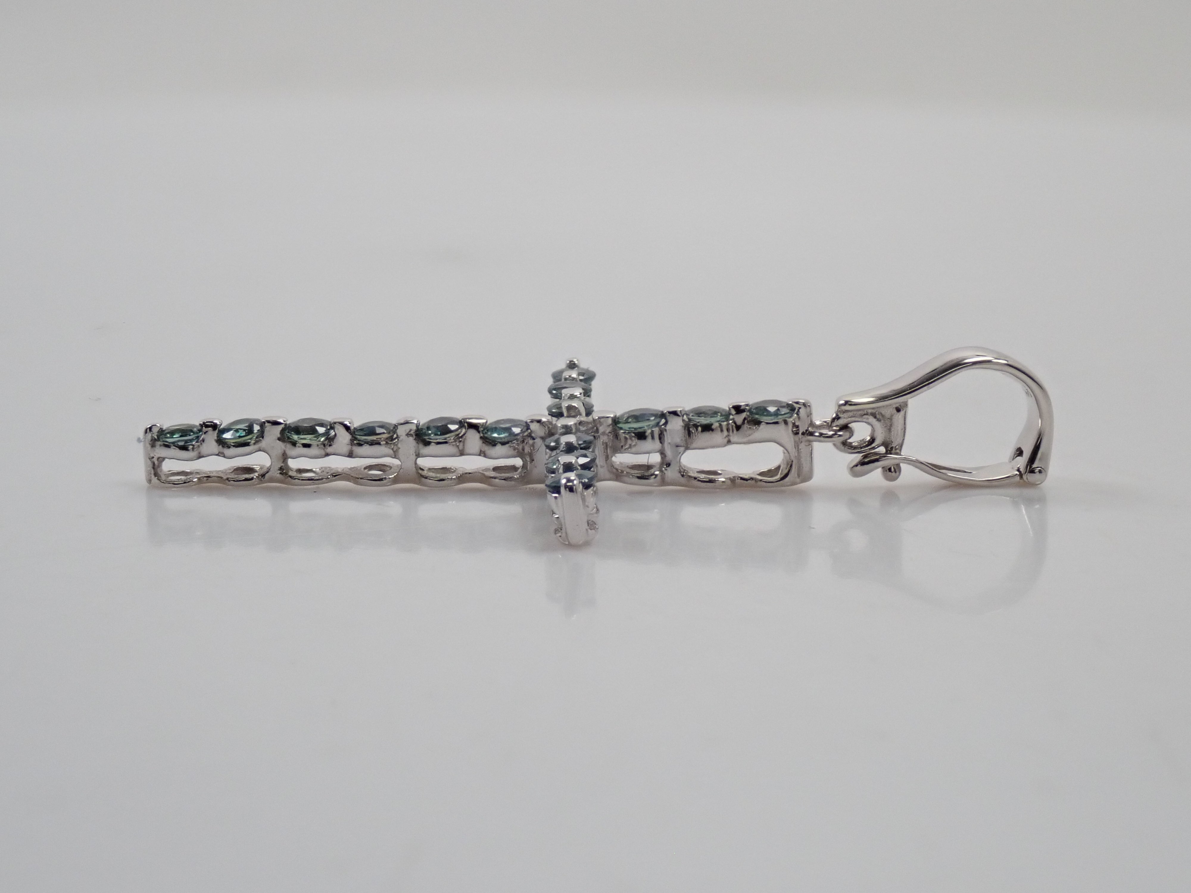 【22602715掲載】【カラフリ】K18WG アレキサンドライト 0.64ct ダイヤモンド0.04ctペンダントトップ（ネックレストップ）鑑別書