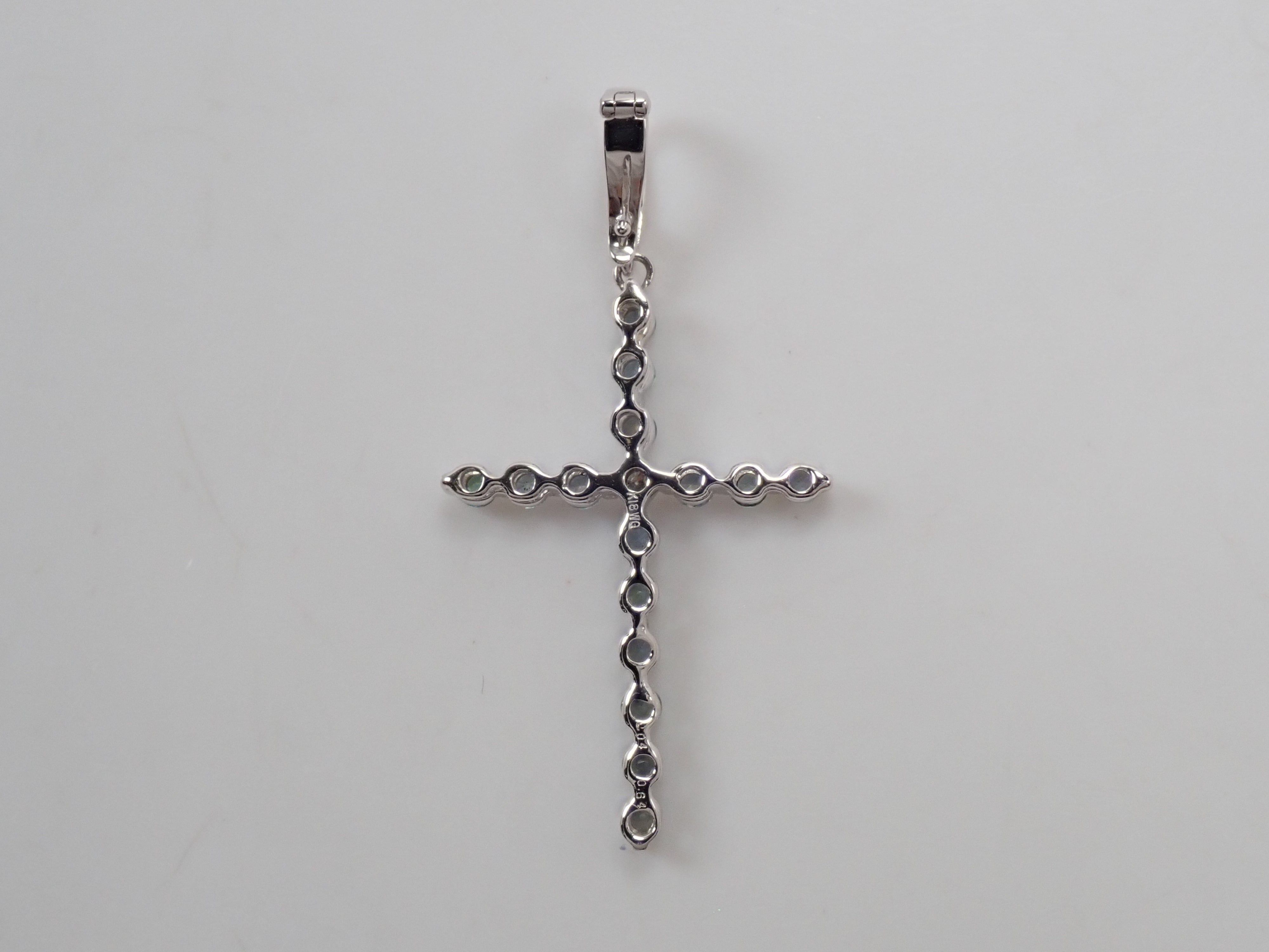 【22602715掲載】【カラフリ】K18WG アレキサンドライト 0.64ct ダイヤモンド0.04ctペンダントトップ（ネックレストップ）鑑別書