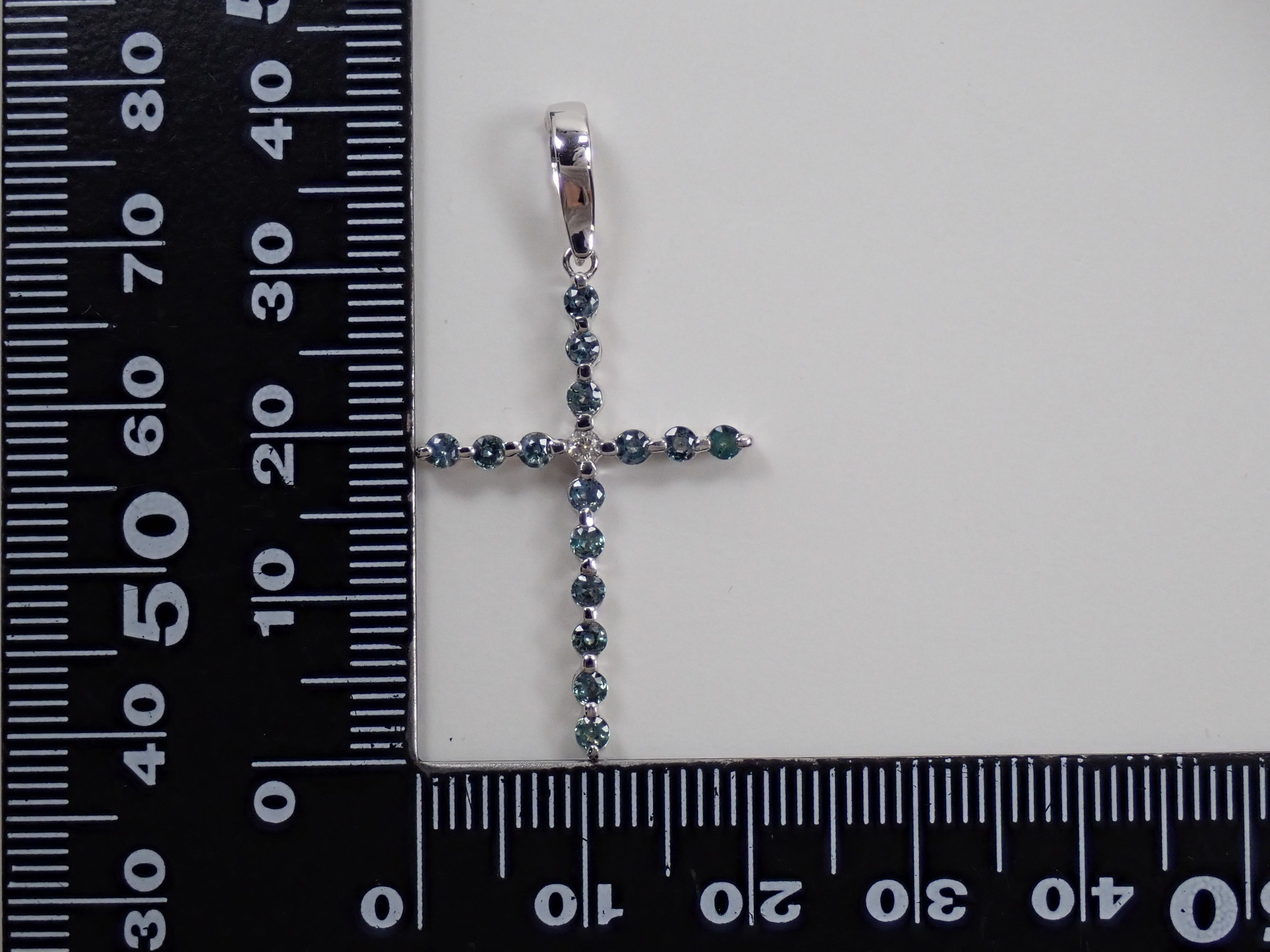 【22602715掲載】【カラフリ】K18WG アレキサンドライト 0.64ct ダイヤモンド0.04ctペンダントトップ（ネックレストップ）鑑別書