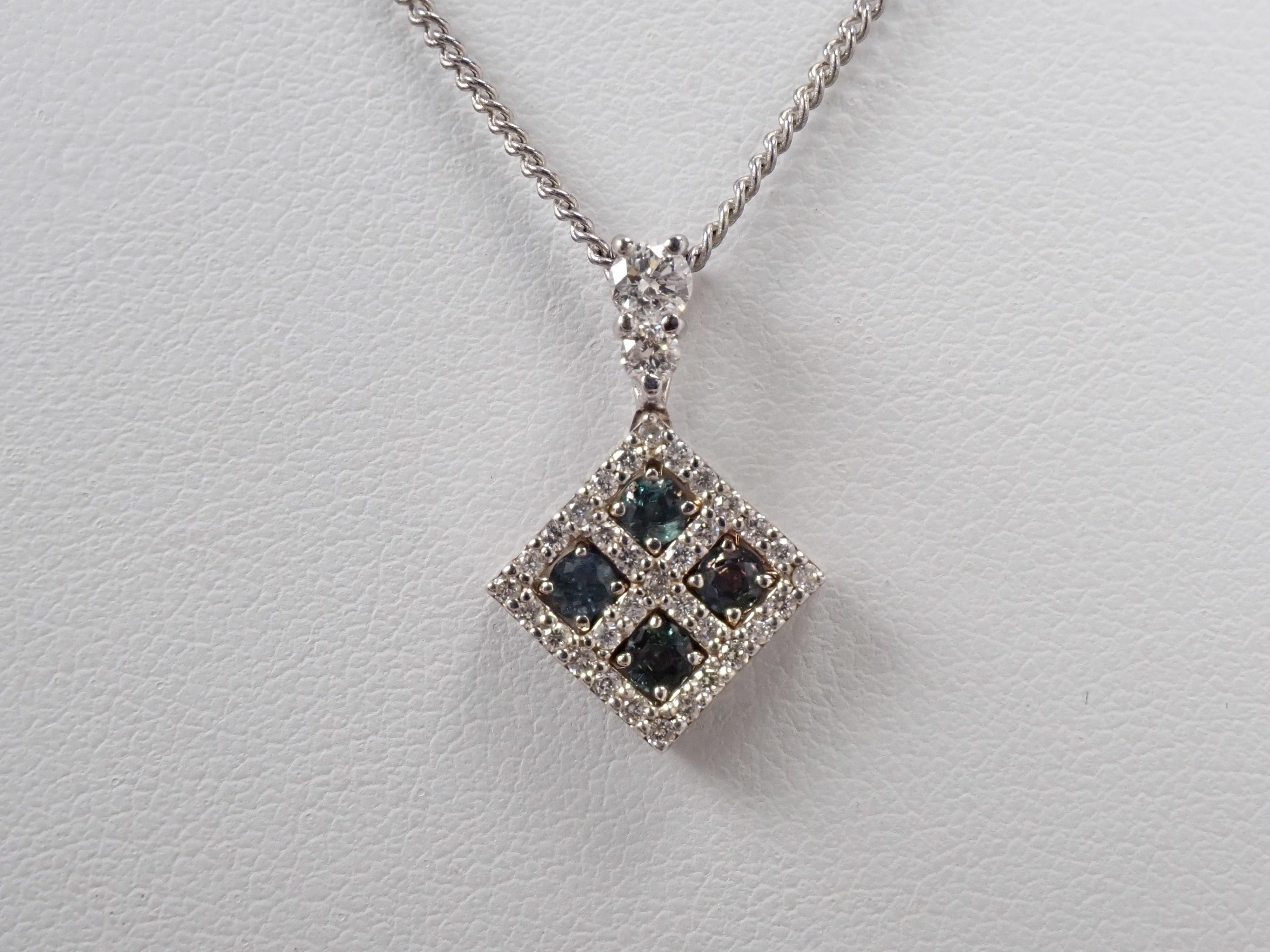 【22602716掲載】【カラフリ】K18WG アレキサンドライト 0.32ct ダイヤモンド0.29ctペンダントトップ（ネックレストップ）鑑別書
