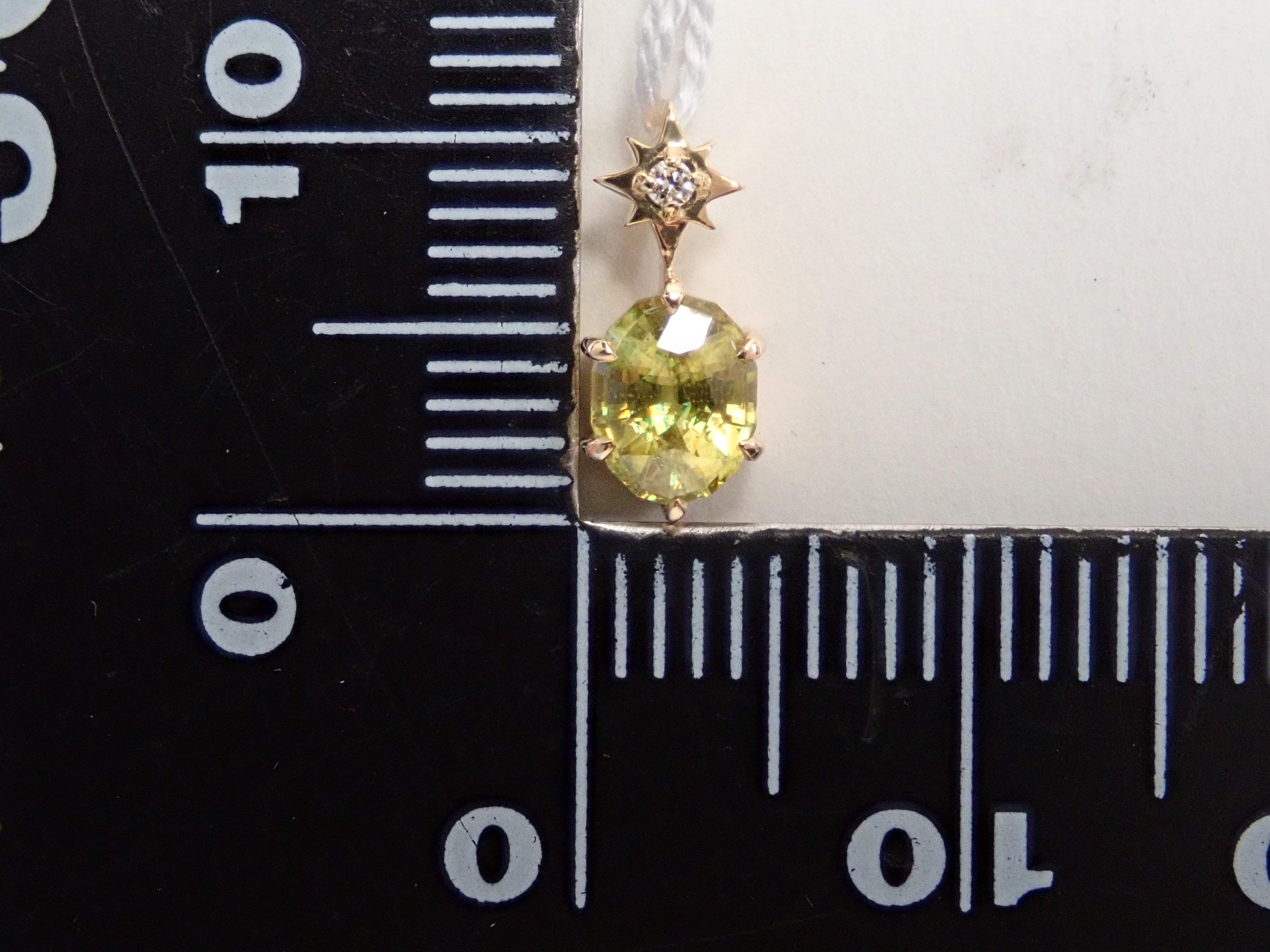 【22602500掲載】K18YG スフェーン 0.597ct ペンダントトップ（ネックレストップ）