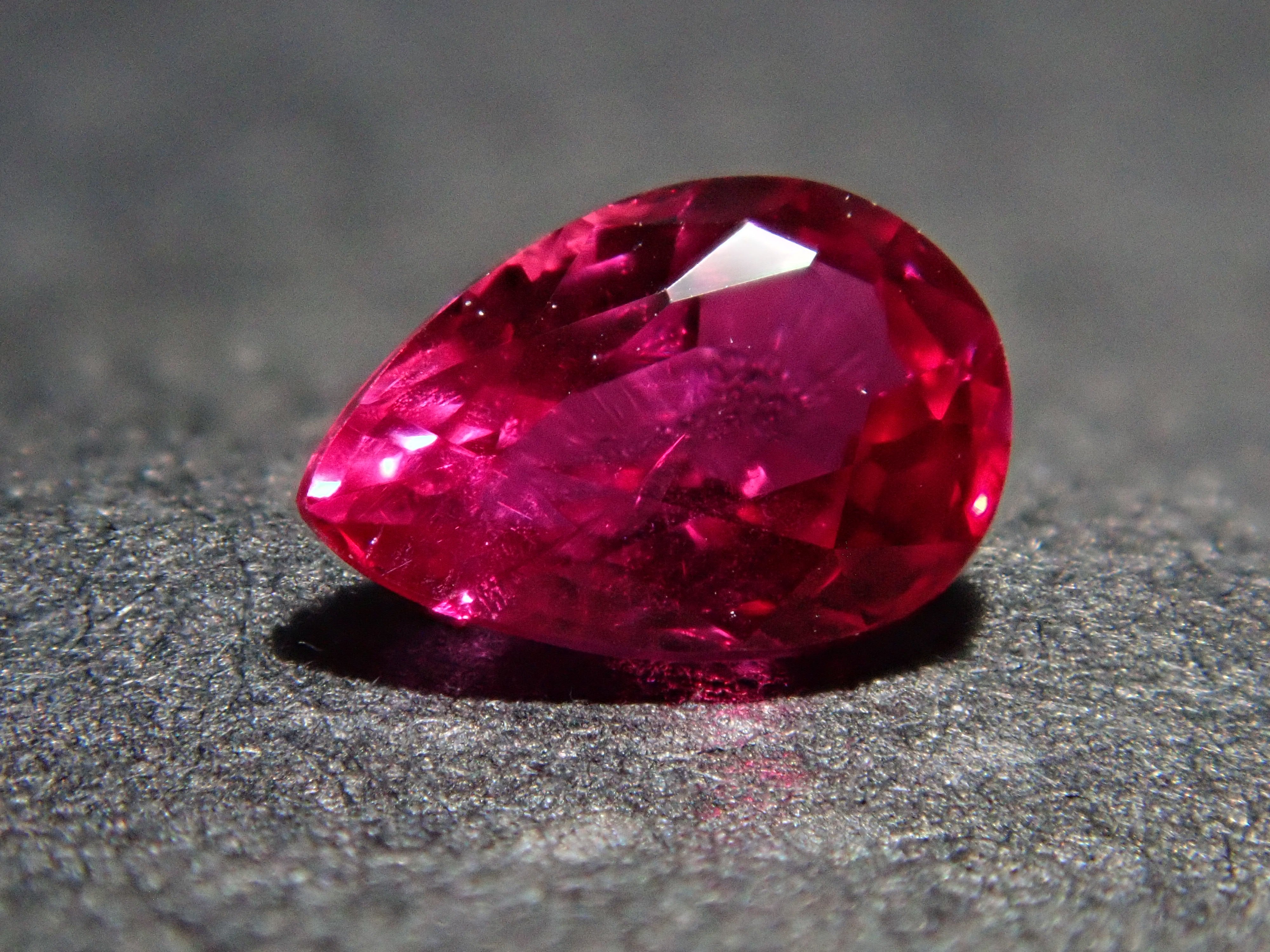 【12553181掲載】ビルマ産非加熱ルビー 0.227ctルース
