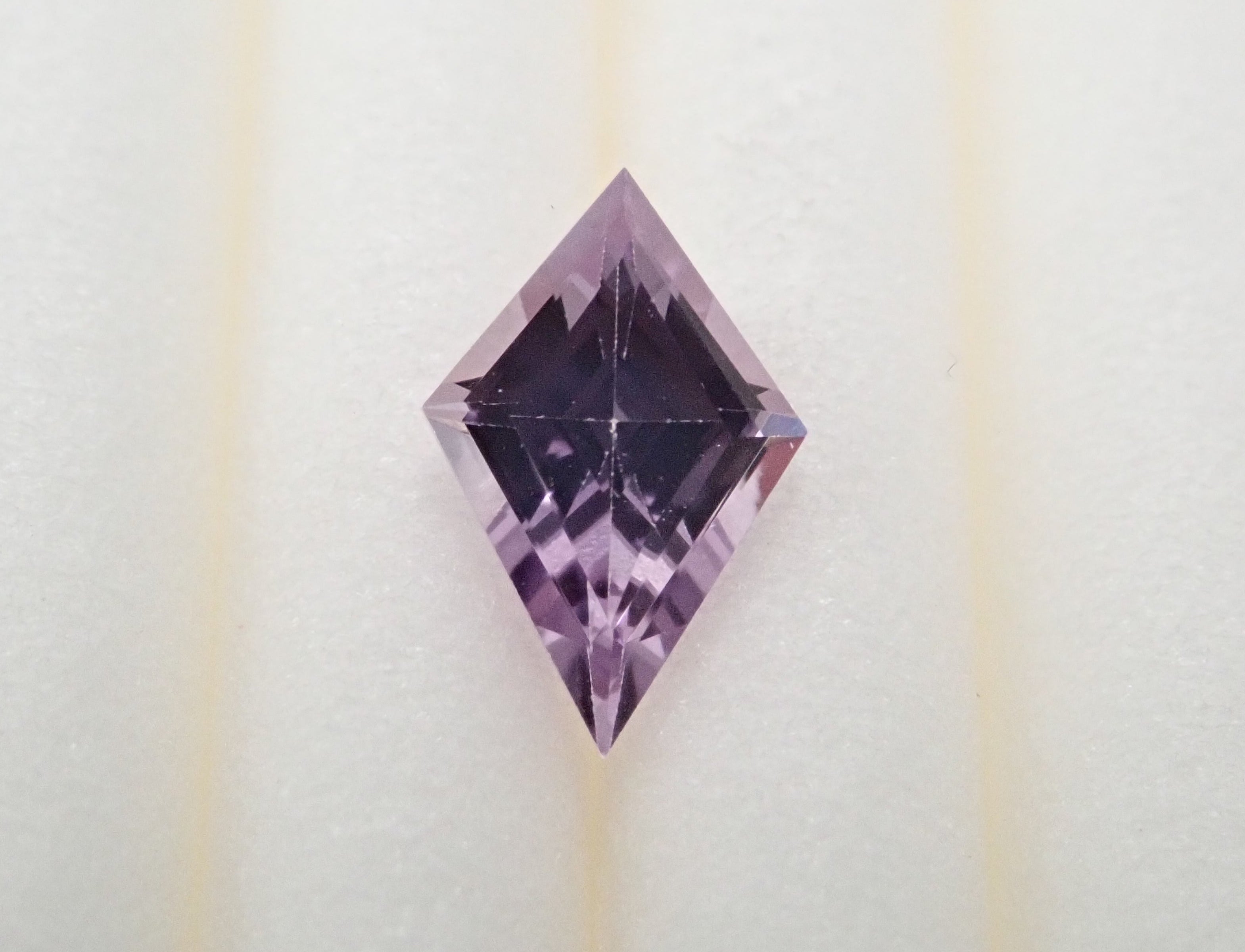 《Limited Edition - Pop-up Event Special》Gem Gacha 💎 Win gems such as red sapphire with a certificate, chameleon diamond, imperial topaz, alexandrite, and gems polished by Mr. Sanje. 《Multiple Purchase Discount Available》