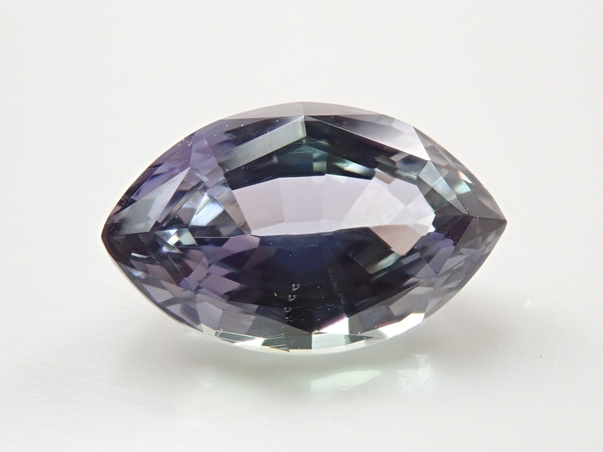新品 バイカラーゾイサイト ルース 調べ 2.177ct