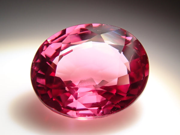 AU750、18WG金. 非加熱￼天然宝石スピネル￼、天然ダイヤモンド付き AU750WG.18 KWG金. 纯天然宝石スピネル￼、天然ダイヤモンド付き