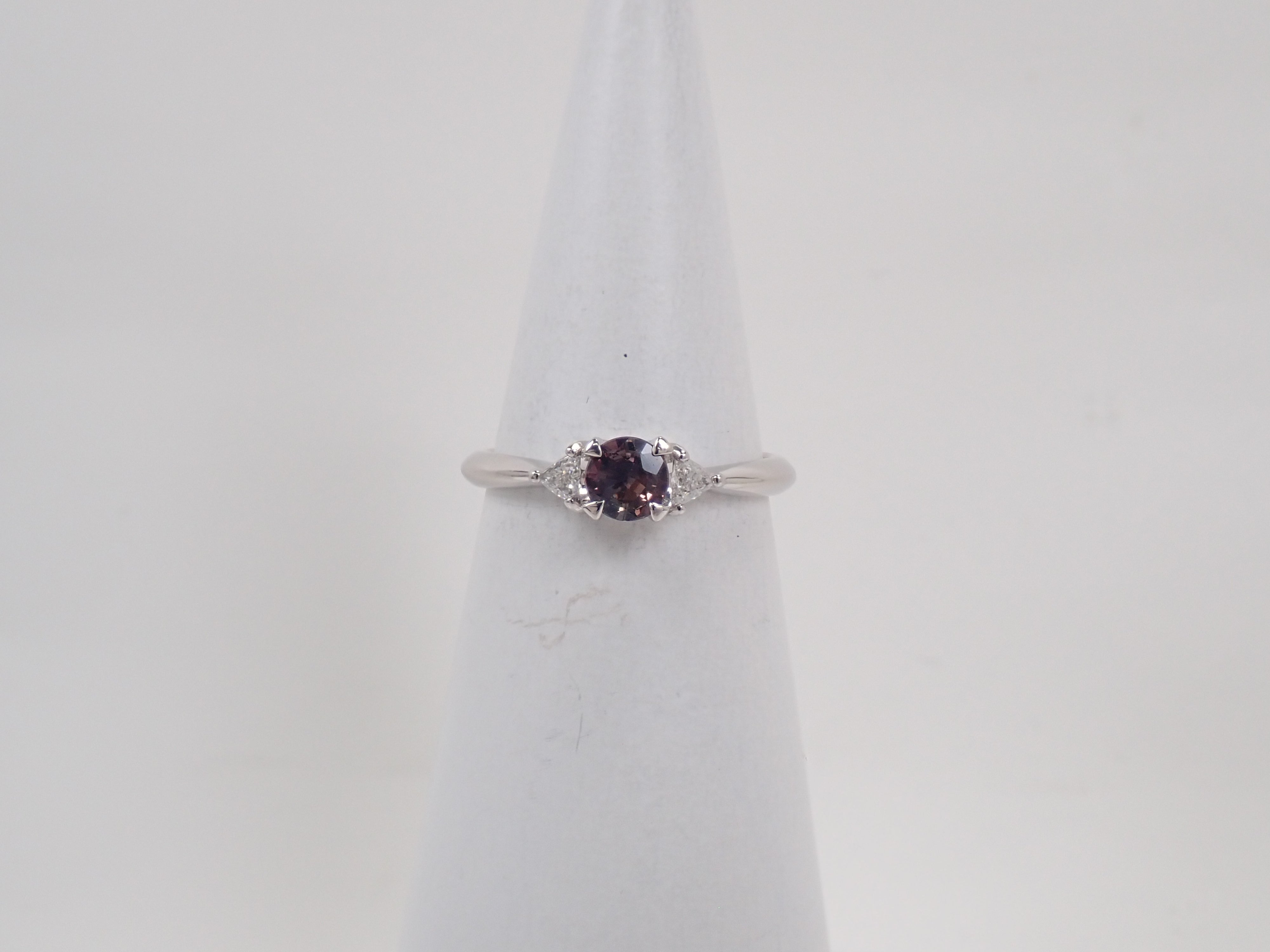 【8/31 22時販売】【カラフリ】Pt900 カラーチェンジサファイア0.446ct ダイヤモンド0.12ctリング鑑別書