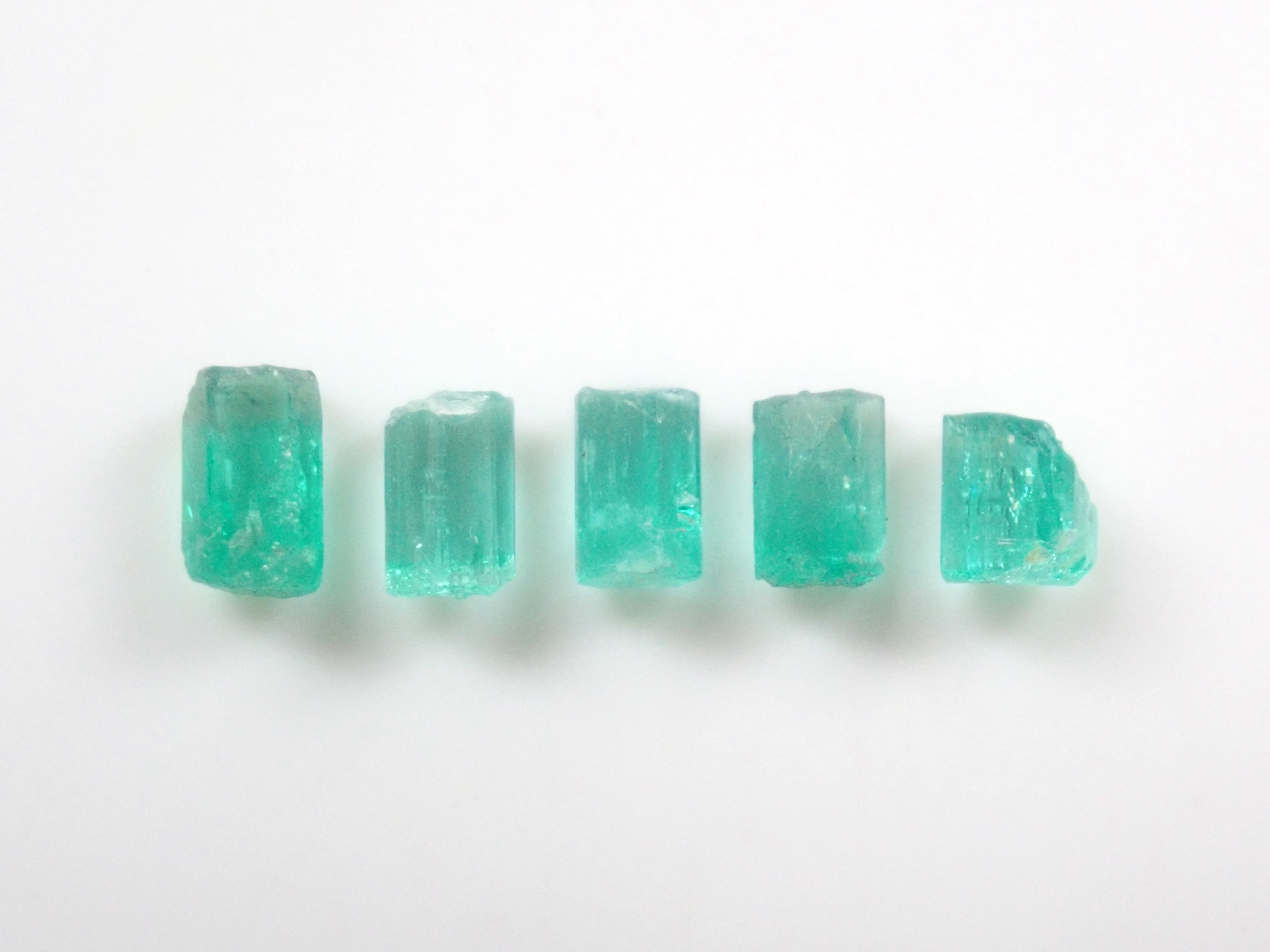 【9/5 22時販売】《限定5石》コロンビア産エメラルド原石（平均0.52ct）《複数購入割引有》