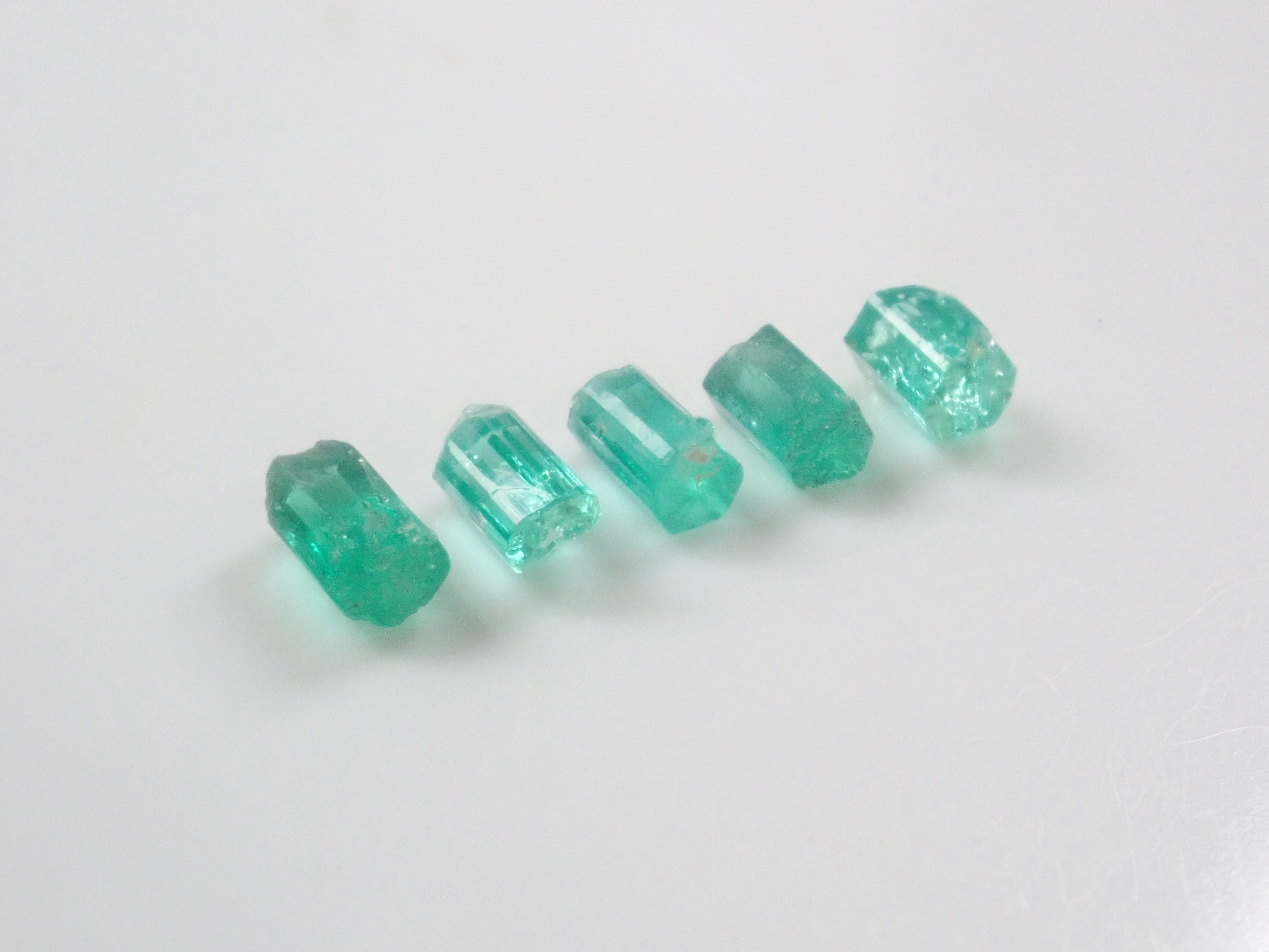 【9/5 22時販売】《限定5石》コロンビア産エメラルド原石（平均0.52ct）《複数購入割引有》