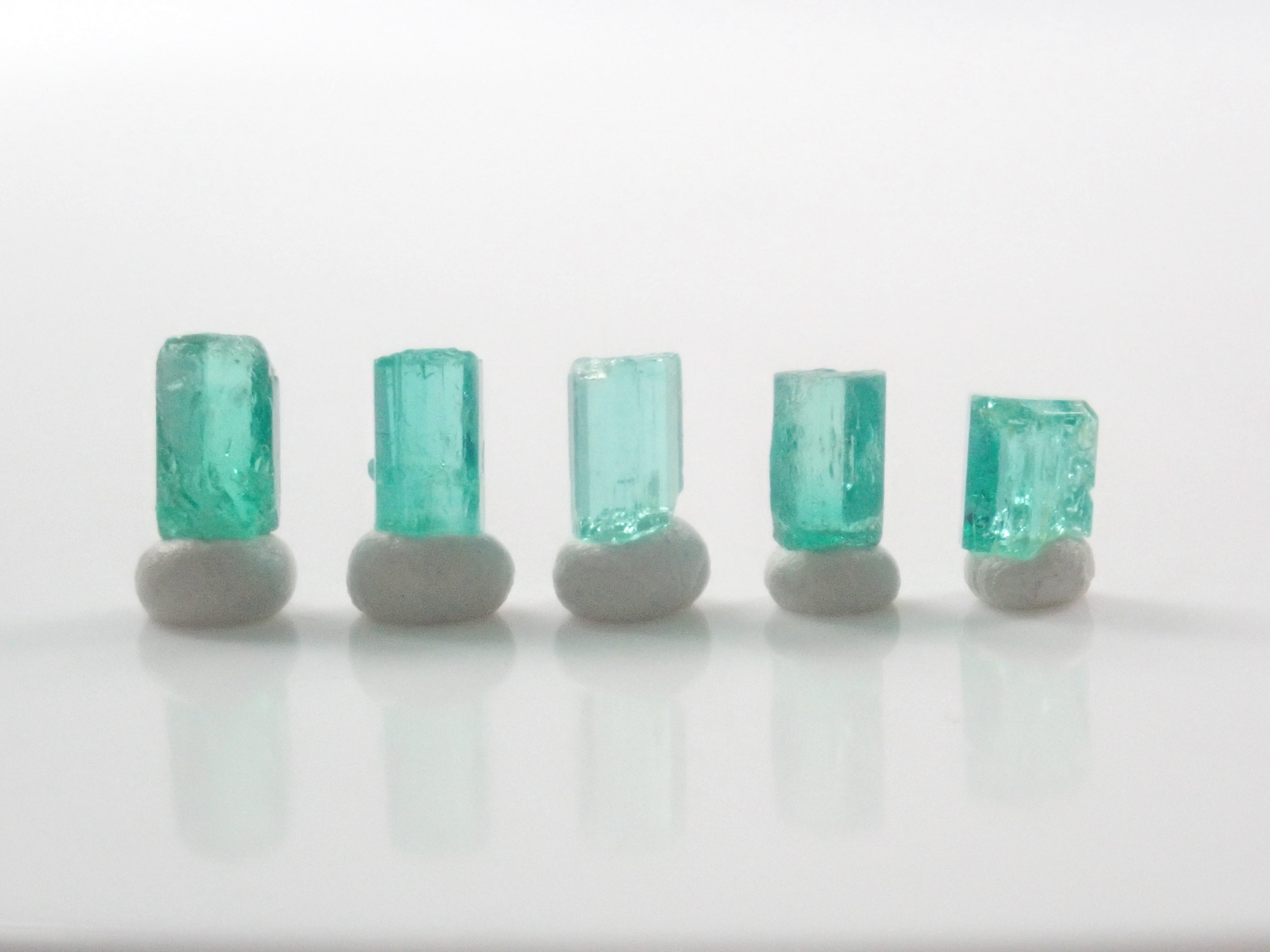 【9/5 22時販売】《限定5石》コロンビア産エメラルド原石（平均0.52ct）《複数購入割引有》
