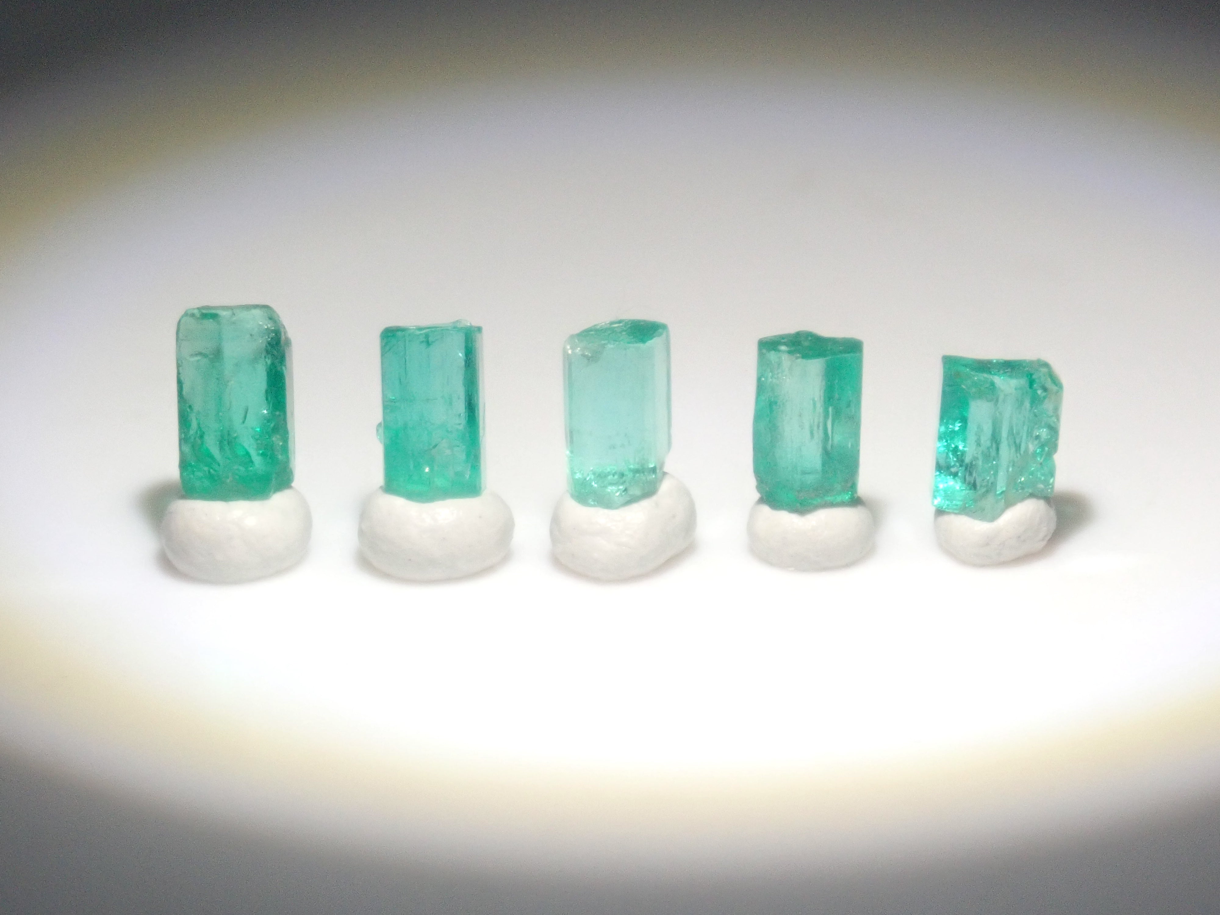 【9/5 22時販売】《限定5石》コロンビア産エメラルド原石（平均0.52ct）《複数購入割引有》