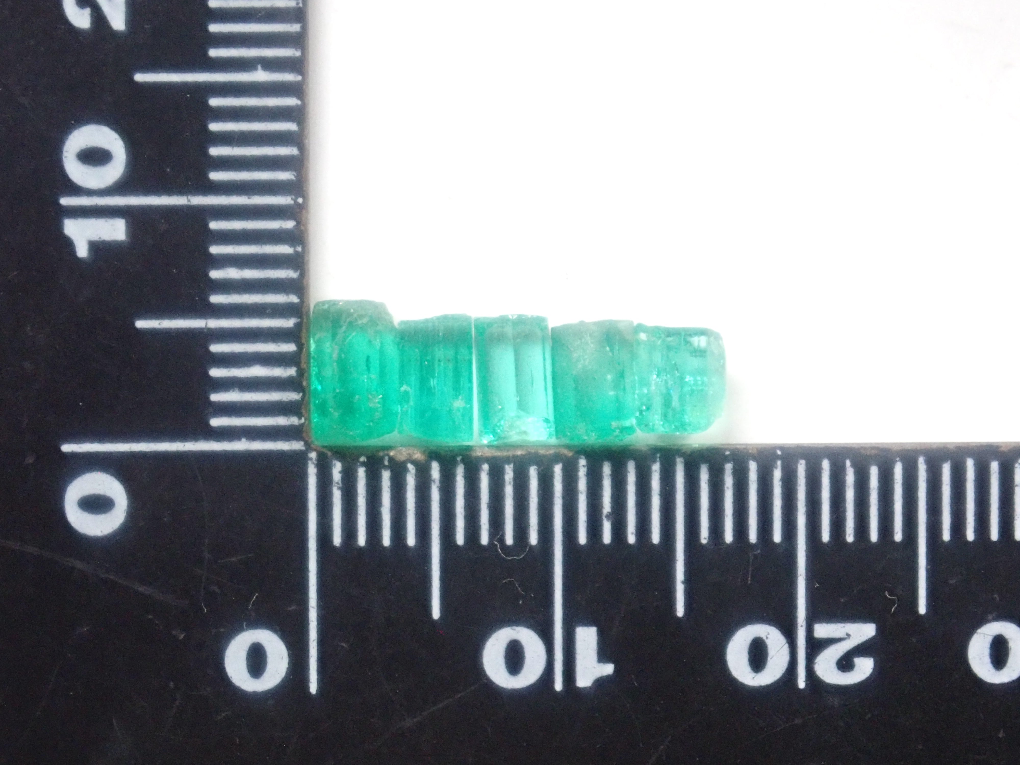 【9/5 22時販売】《限定5石》コロンビア産エメラルド原石（平均0.52ct）《複数購入割引有》