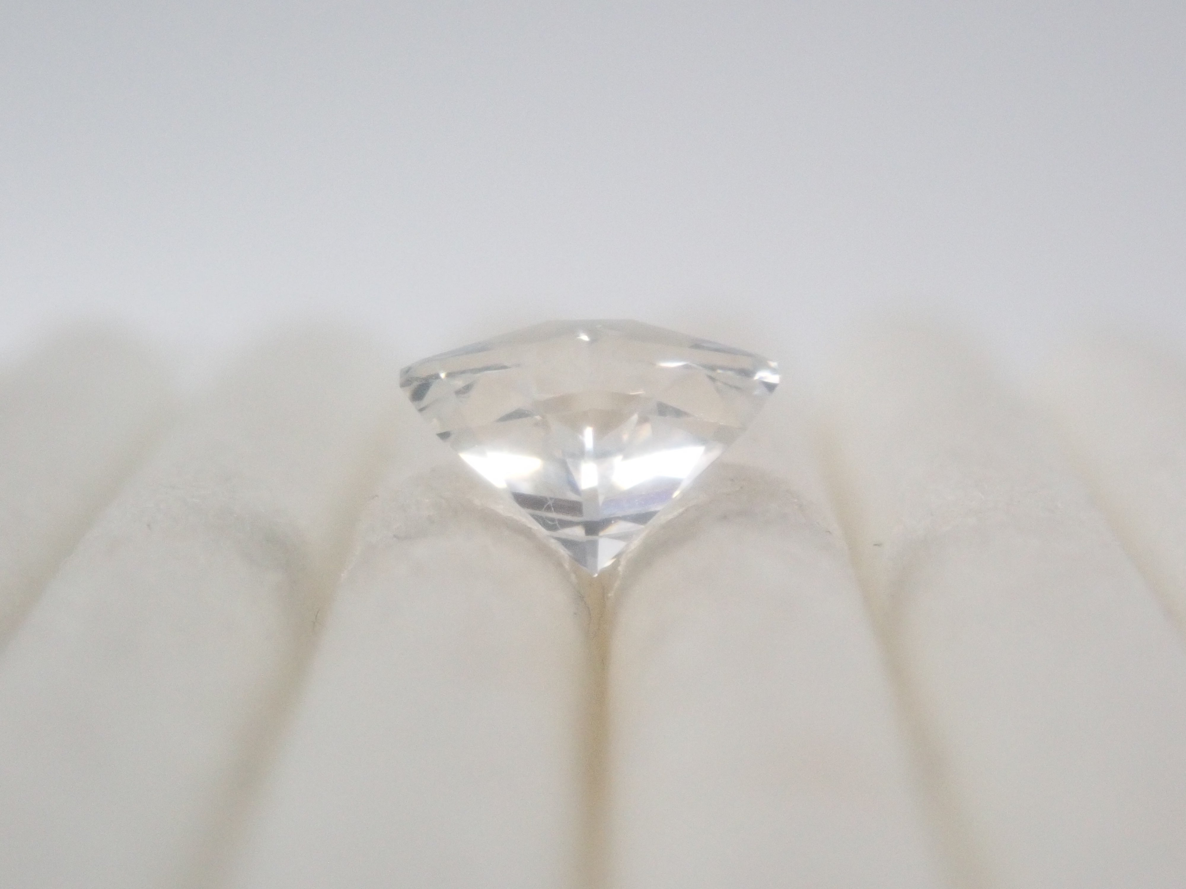 【9/3 22時販売】YAG（イットリウムアルミニウムガーネット） 5.7mm/0.992ctルース