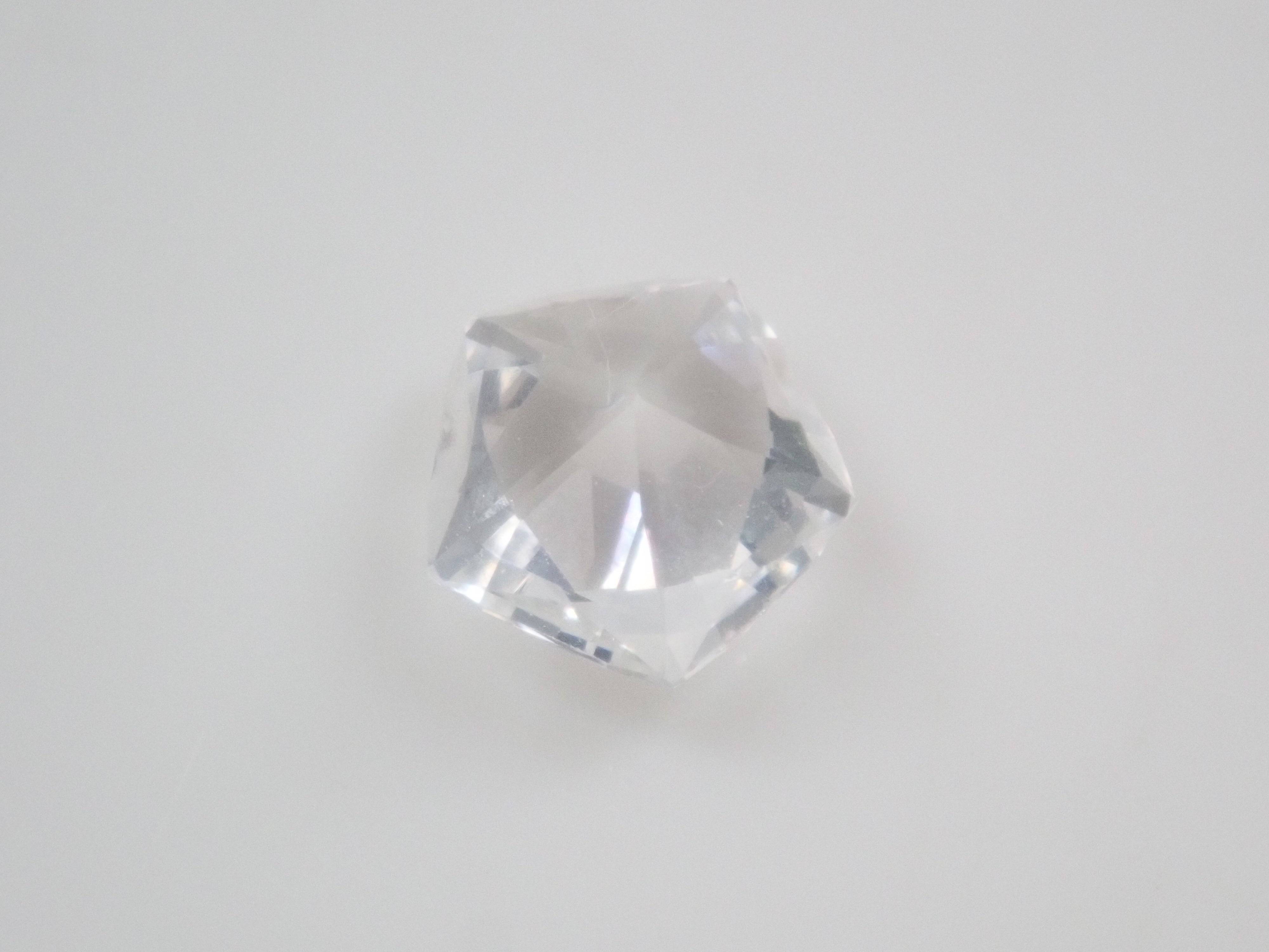 【9/3 22時販売】YAG（イットリウムアルミニウムガーネット） 5.7mm/0.992ctルース