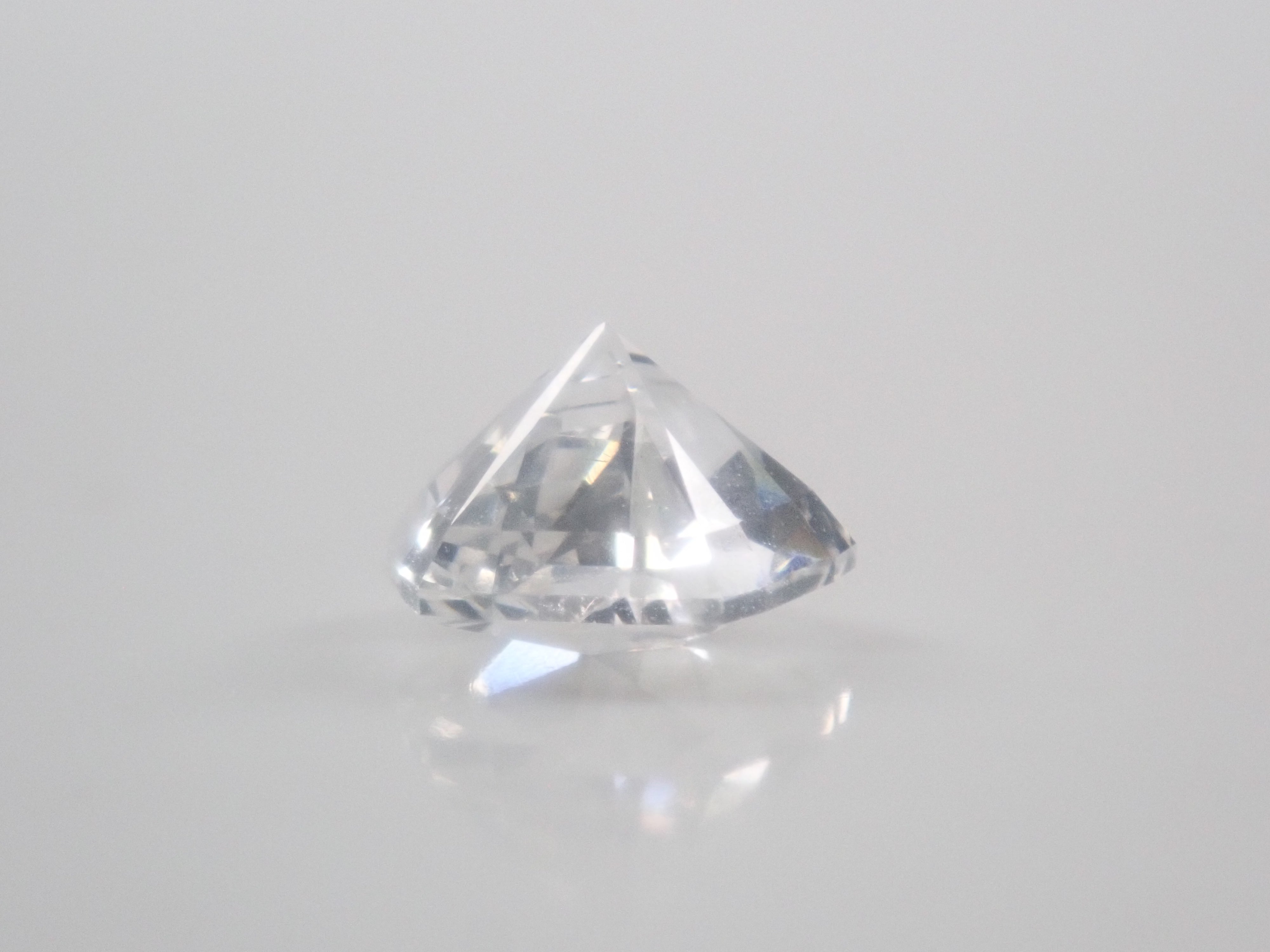 【9/3 22時販売】YAG（イットリウムアルミニウムガーネット） 5.7mm/0.992ctルース