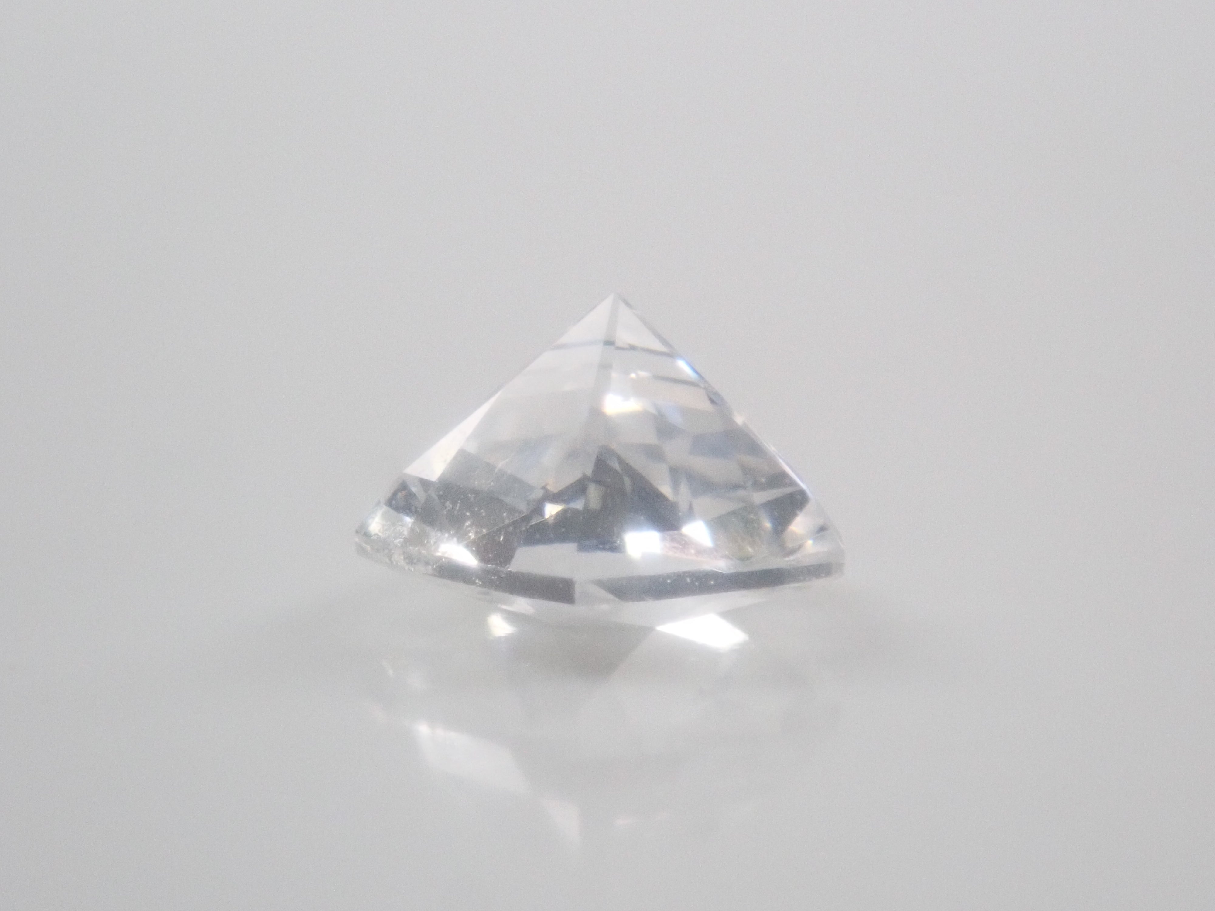 【9/3 22時販売】YAG（イットリウムアルミニウムガーネット） 5.7mm/0.992ctルース