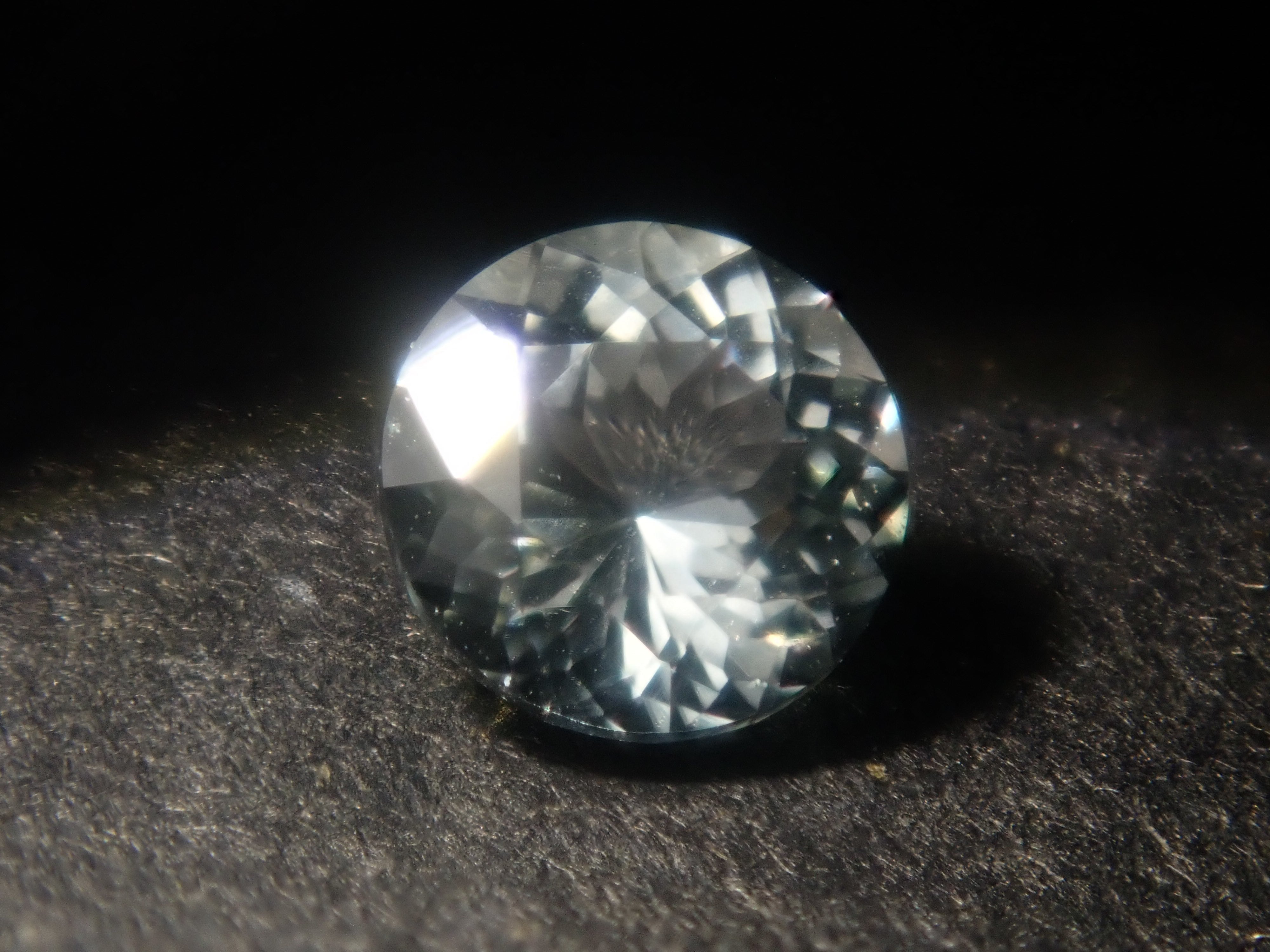 【9/3 22時販売】ブラジル産モンテブラサイト 4.0mm/0.251ctルース