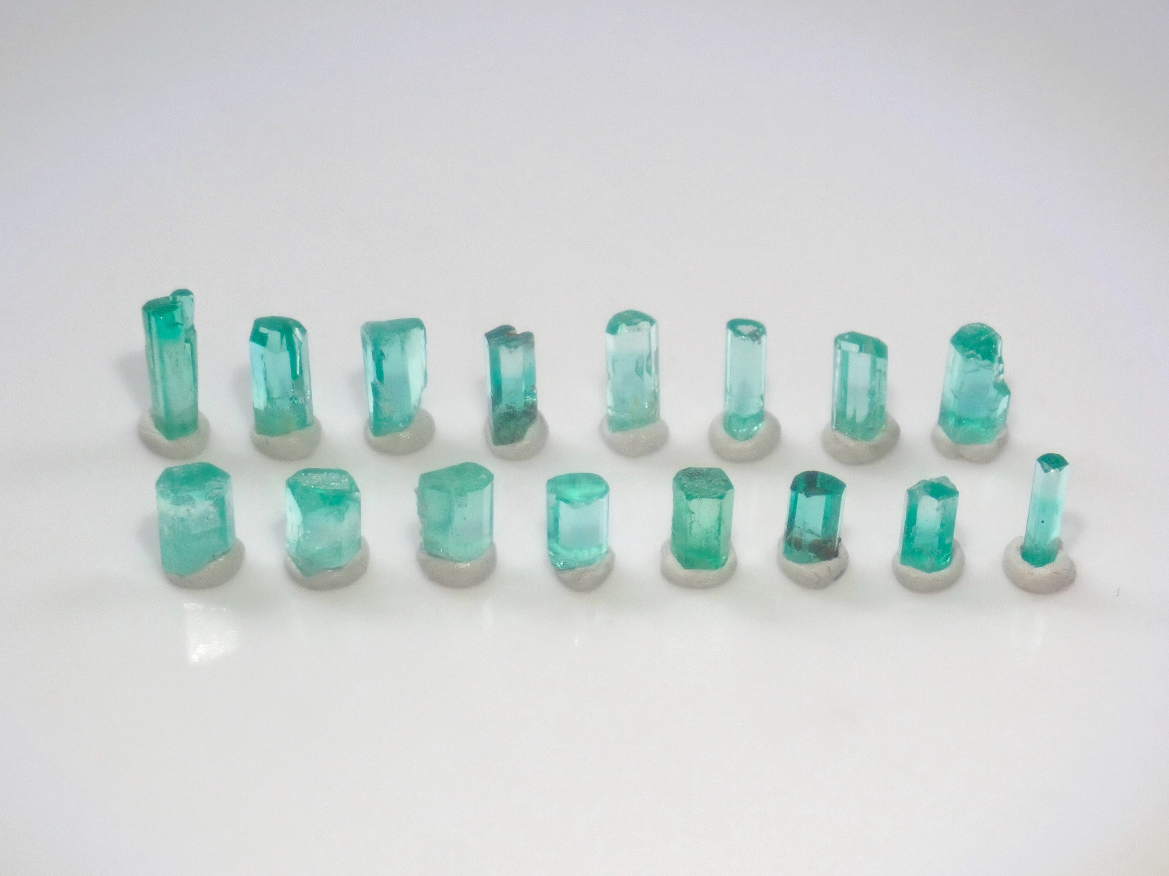 【9/4 22時販売】《限定16石》コロンビア産エメラルド原石（平均0.35ct）《複数購入割引有》