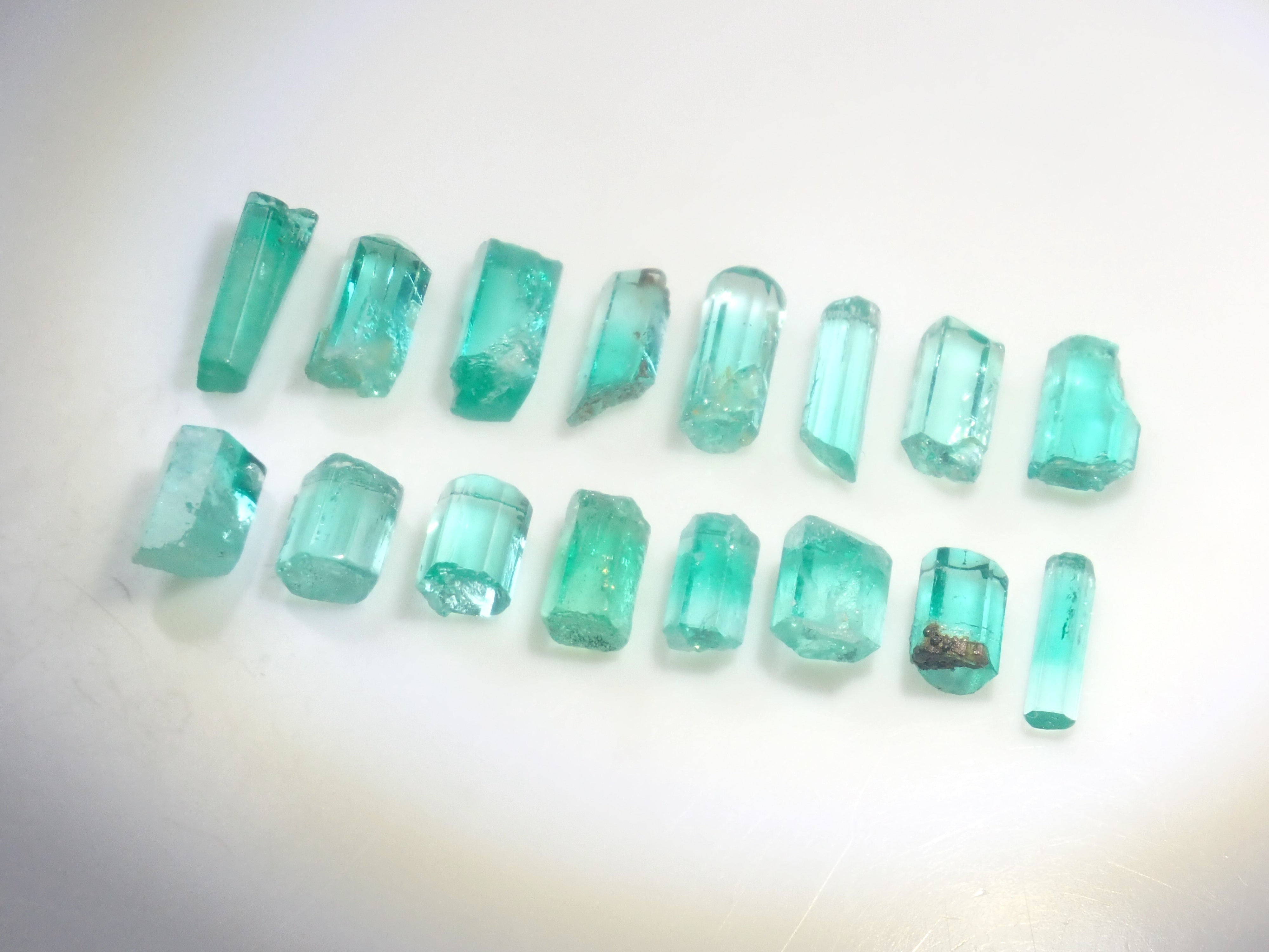 【9/4 22時販売】《限定16石》コロンビア産エメラルド原石（平均0.35ct）《複数購入割引有》