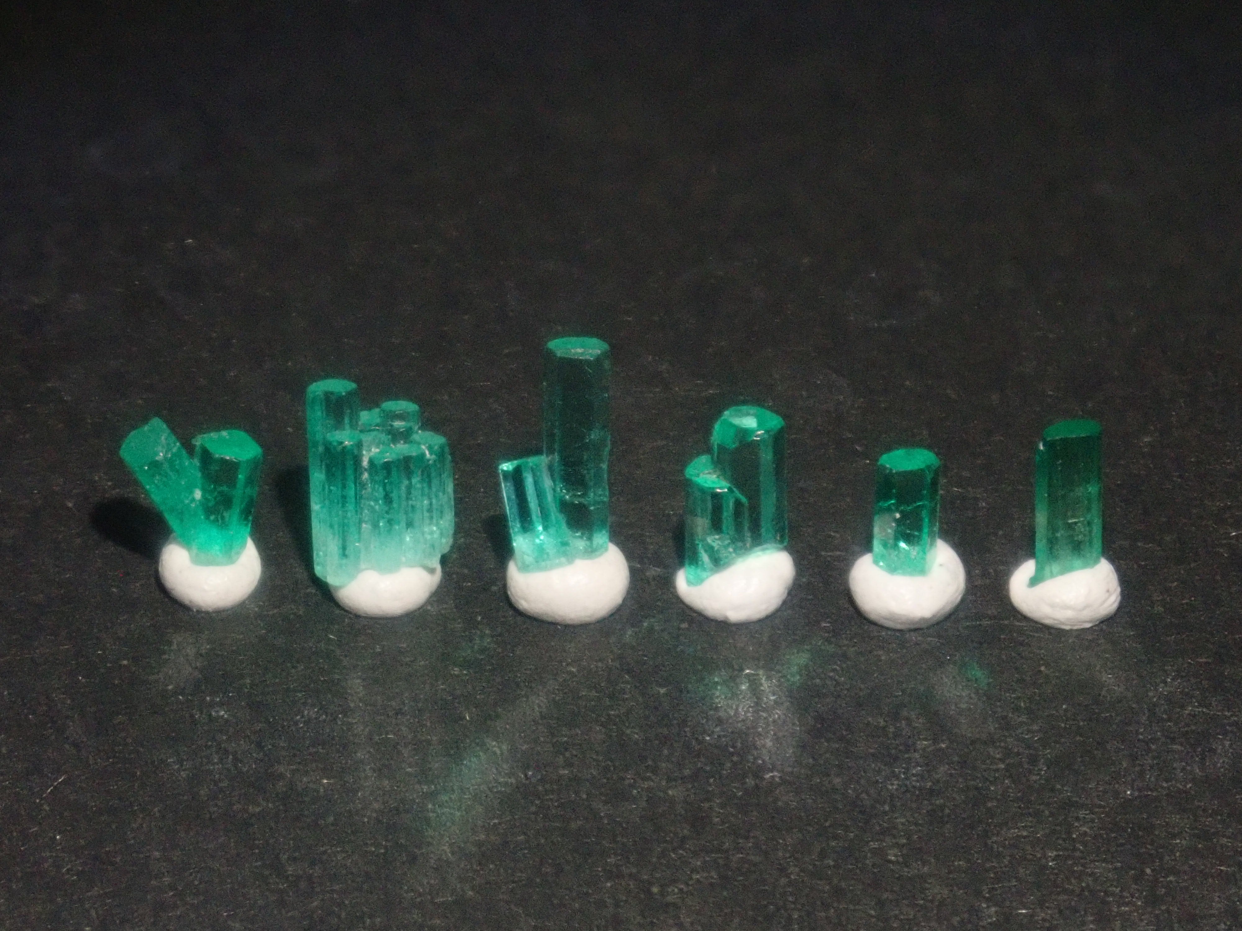 【8/30 22時販売】《限定6石》コロンビア産エメラルド原石（平均0.25ct）《複数購入割引有》