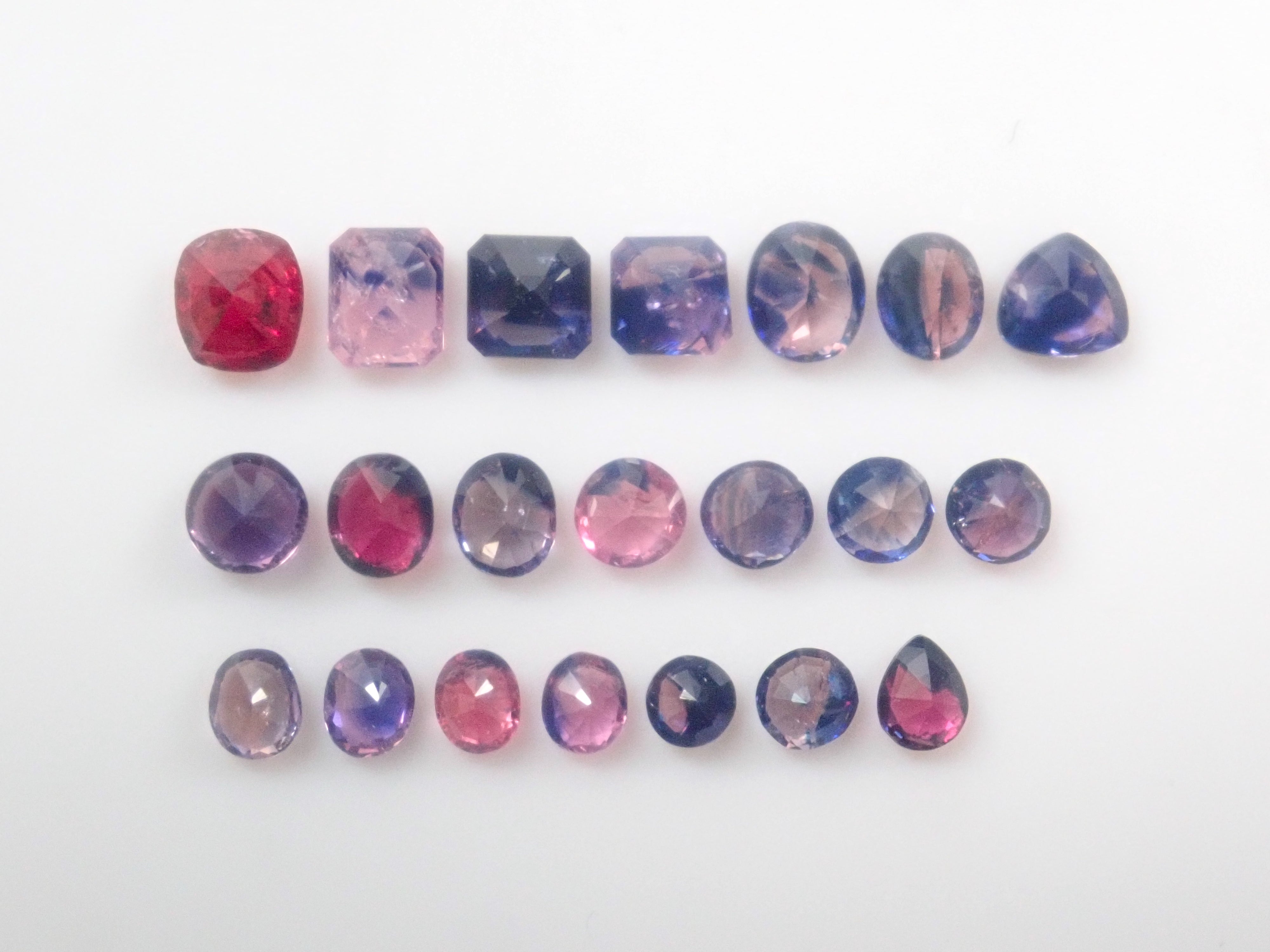 Limited to 10 stones: Madagascar pink sapphire (heart-shaped, including padparadscha color, approximately 3 x 2.3 mm) [Multiple purchase discounts available]