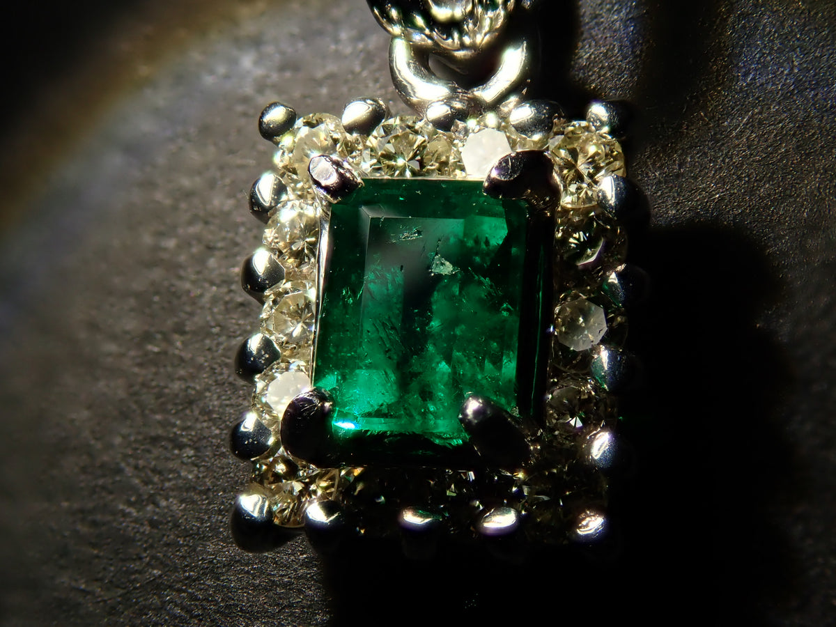 【10/13 22時販売】【カラフリ】K18WG エメラルド0.15ct・ダイヤモンド0.12ctペンダントトップ（ネックレストップ）鑑別書