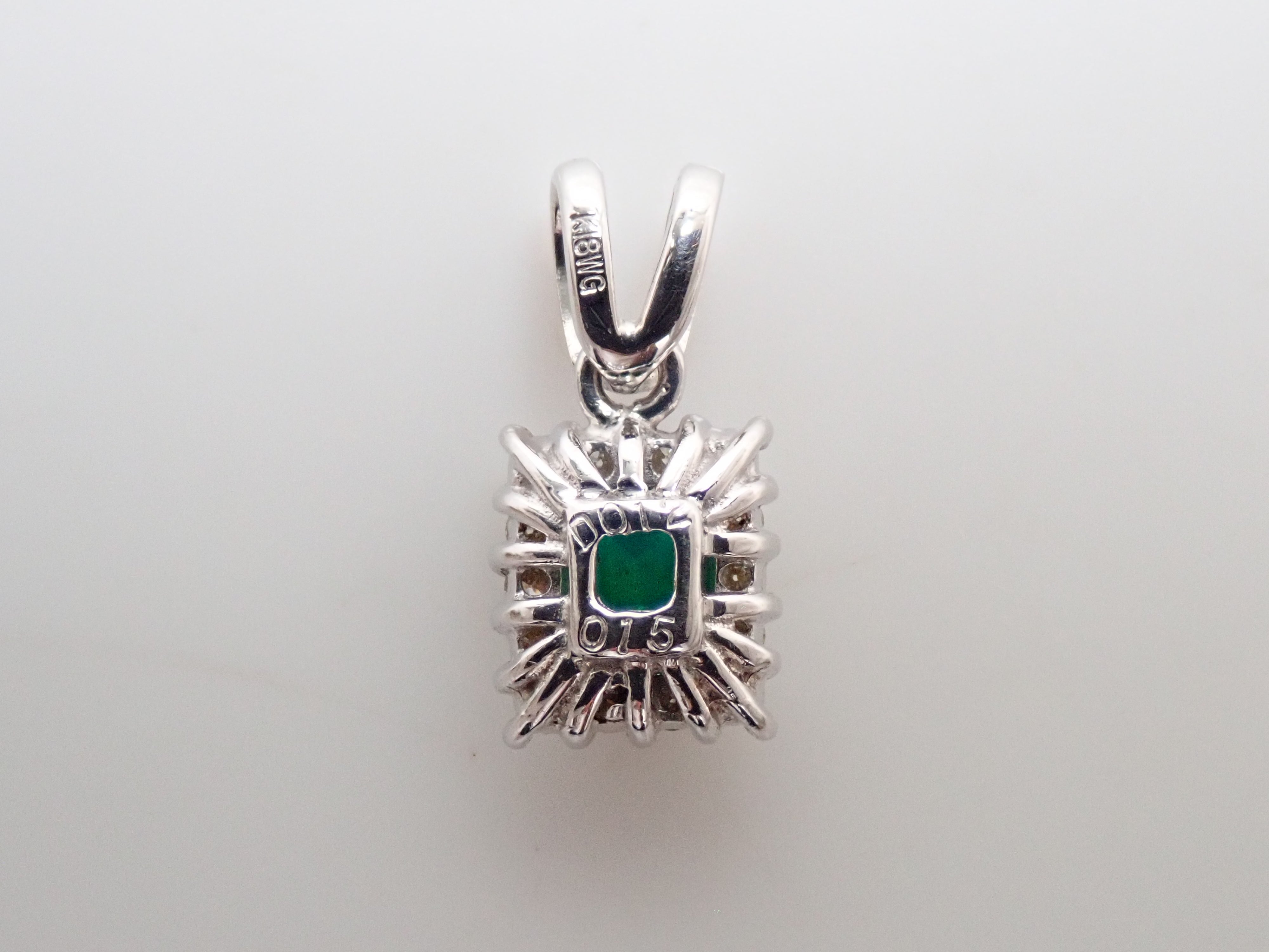 K18WG エメラルド0.15ct・ダイヤモンド0.12ctペンダントトップ