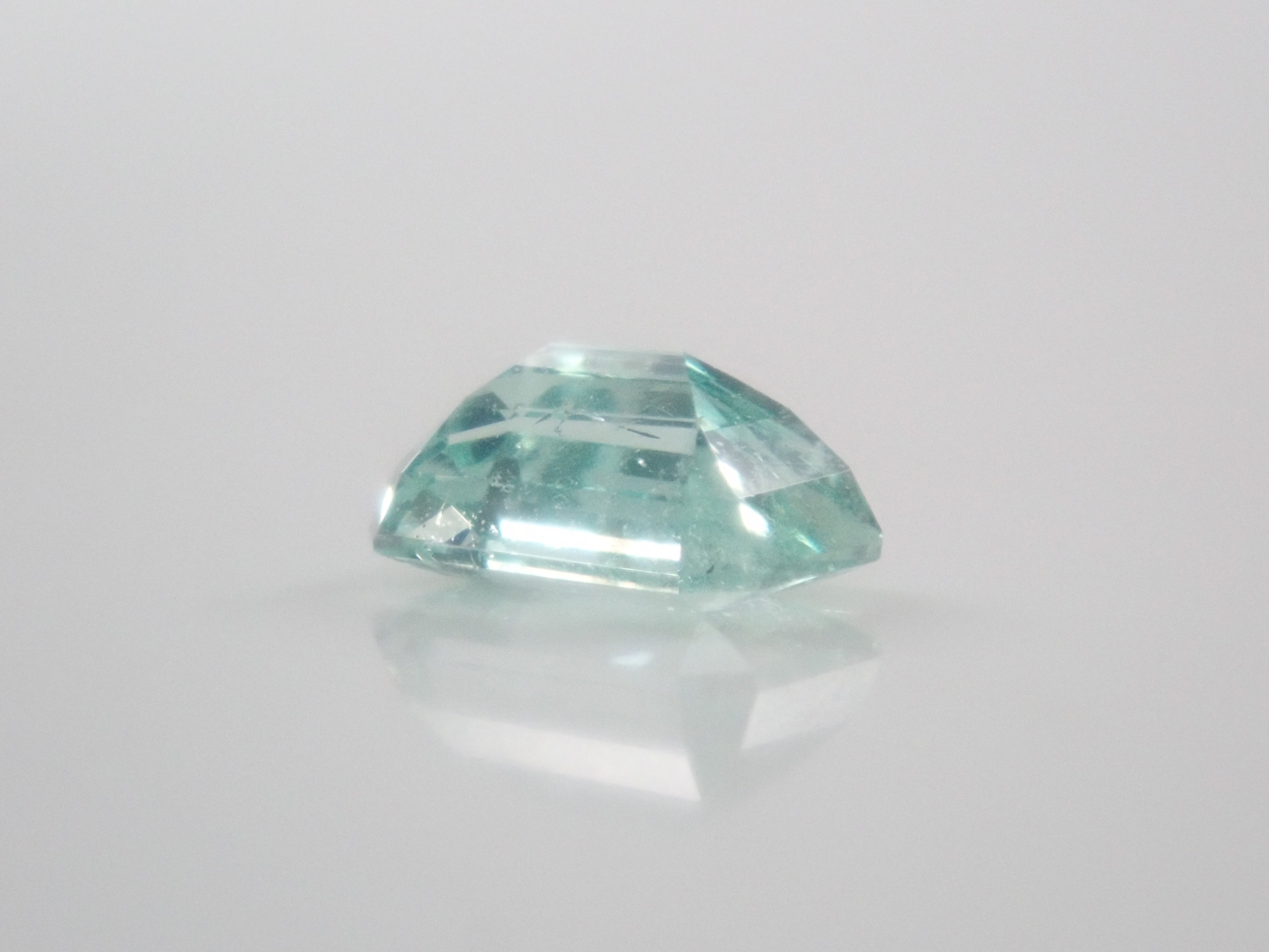 【8/30 22時販売】コロンビア産ミントカラーエメラルド 0.359ctルース