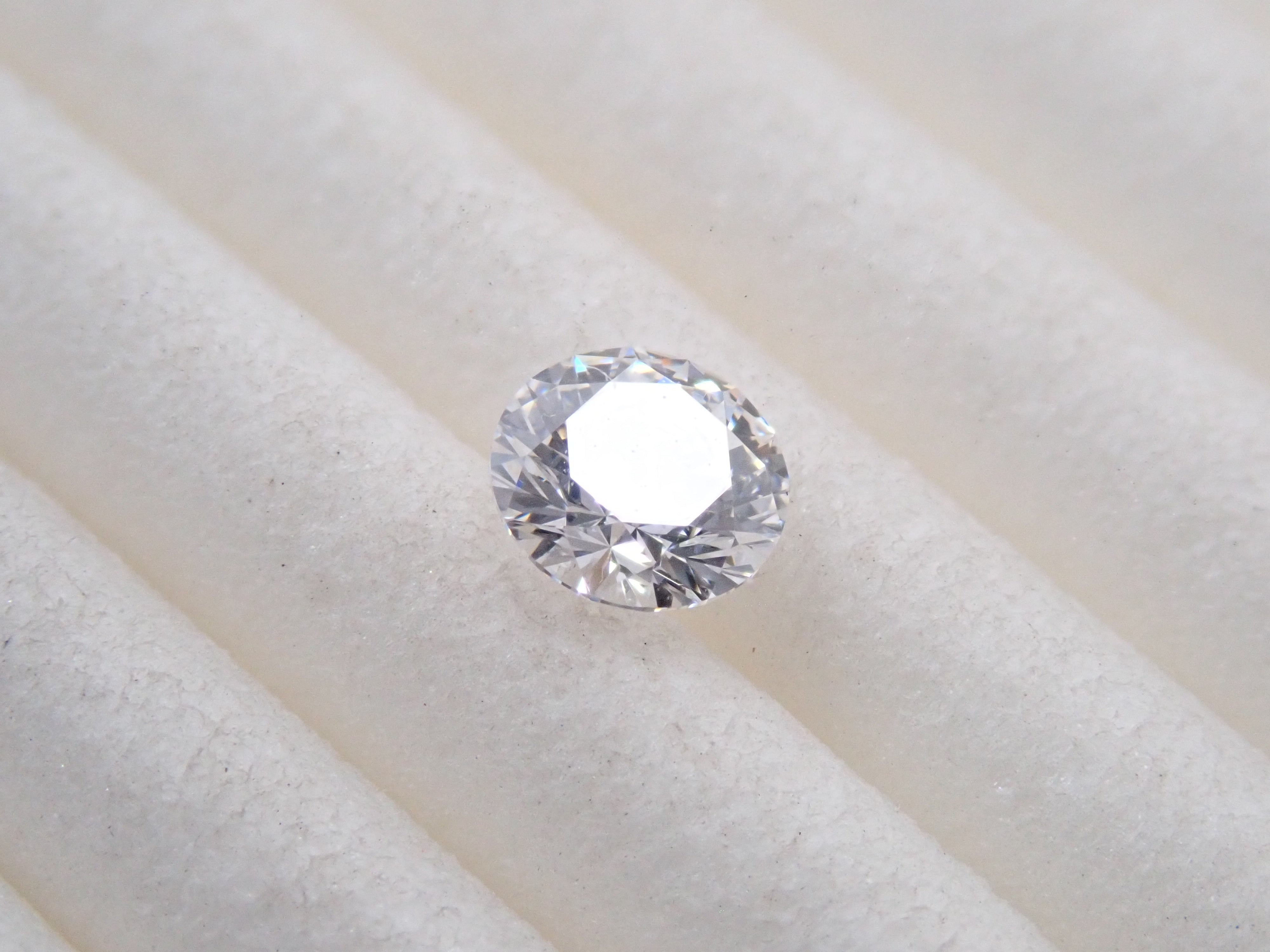 【9/4(金)AM10時〆：抽選販売_08】インターナリーフローレスダイヤモンド（H&C） 4.0mm/0.245ctルース(D, IF, 3Excellent H&C)