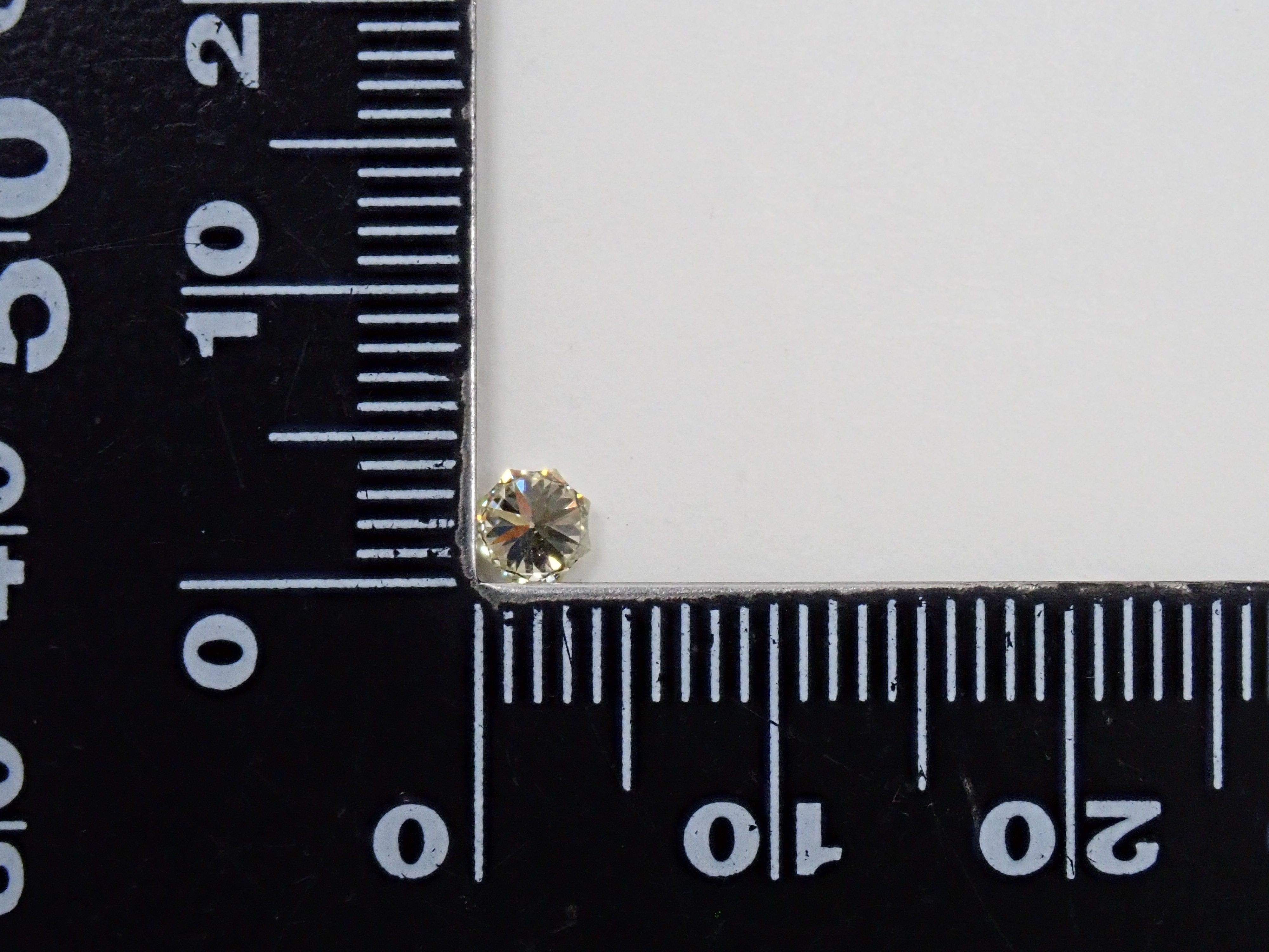 【32501959掲載】イエローダイヤモンド 0.270ctルース(UNDER N(VERY LIGHT YELLOW), SI-2)