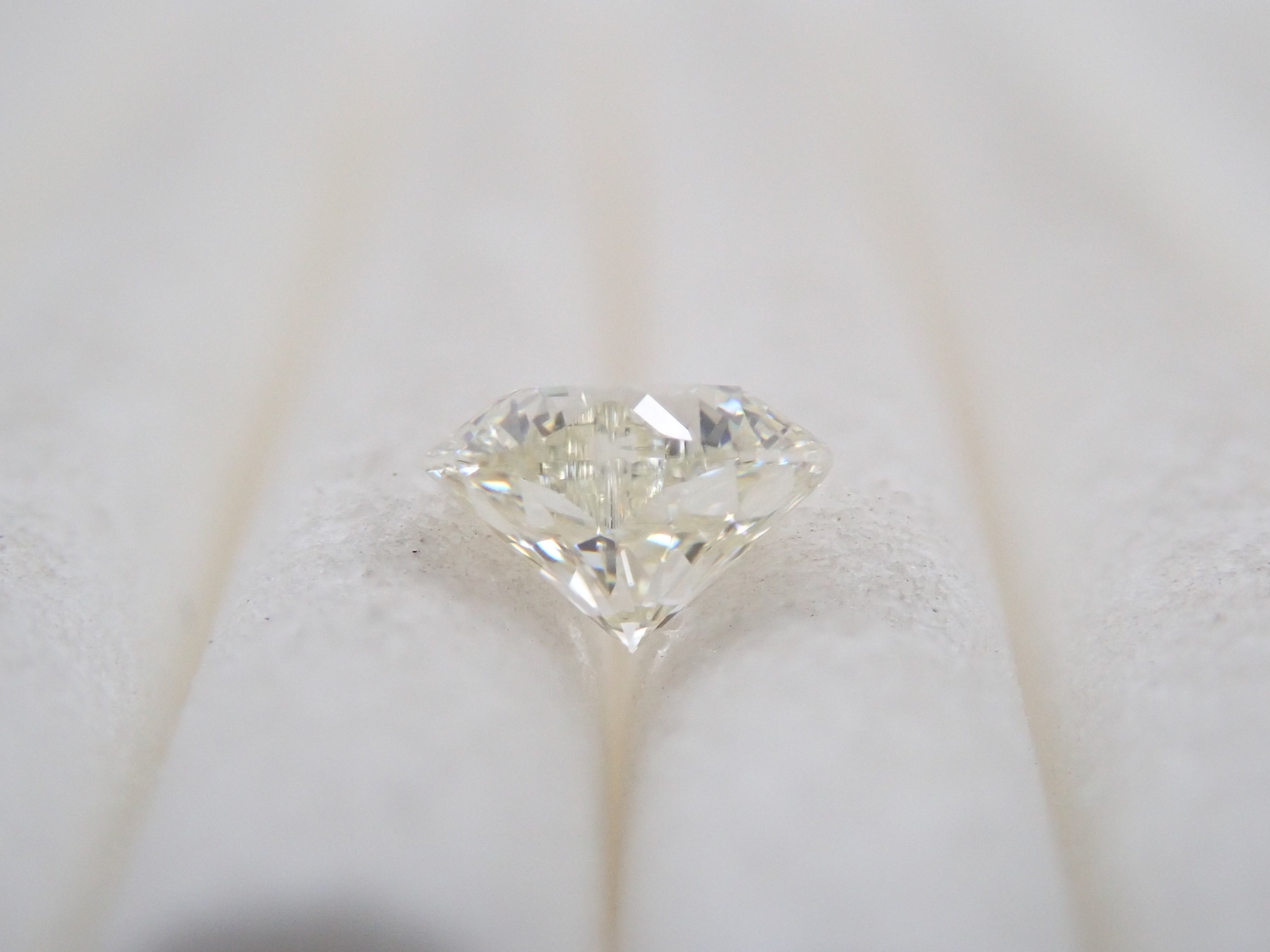 【32501960掲載】イエローダイヤモンド 0.285ctルース(UNDER N(VERY LIGHT YELLOW), VS-1)
