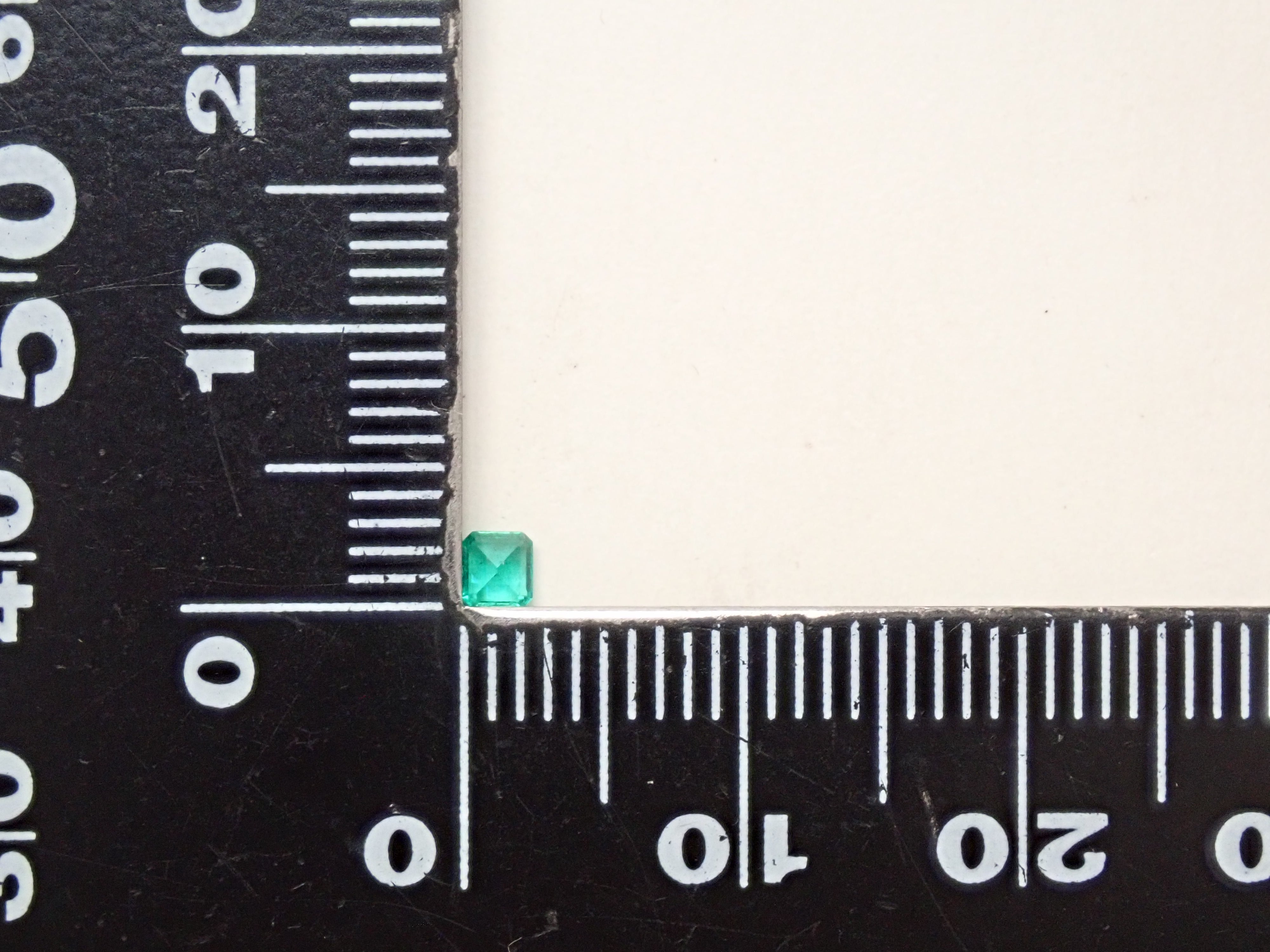 コロンビア産エメラルド 0.091ctルース